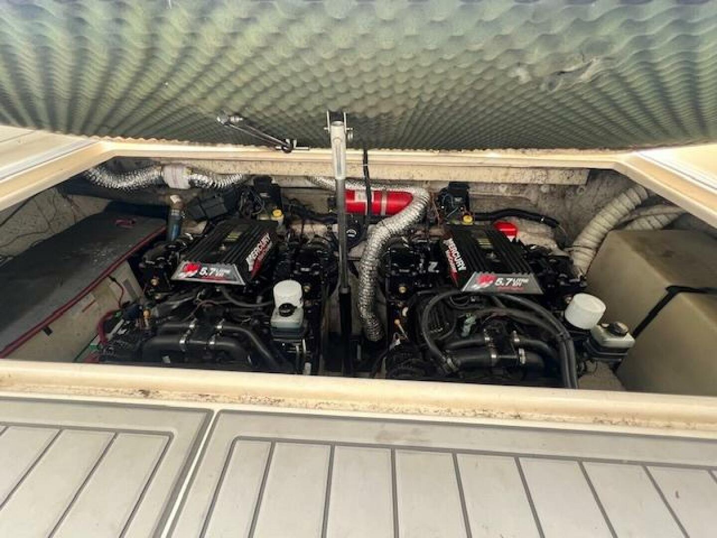 2000 Rinker 342 Fiesta Vee - Image 19