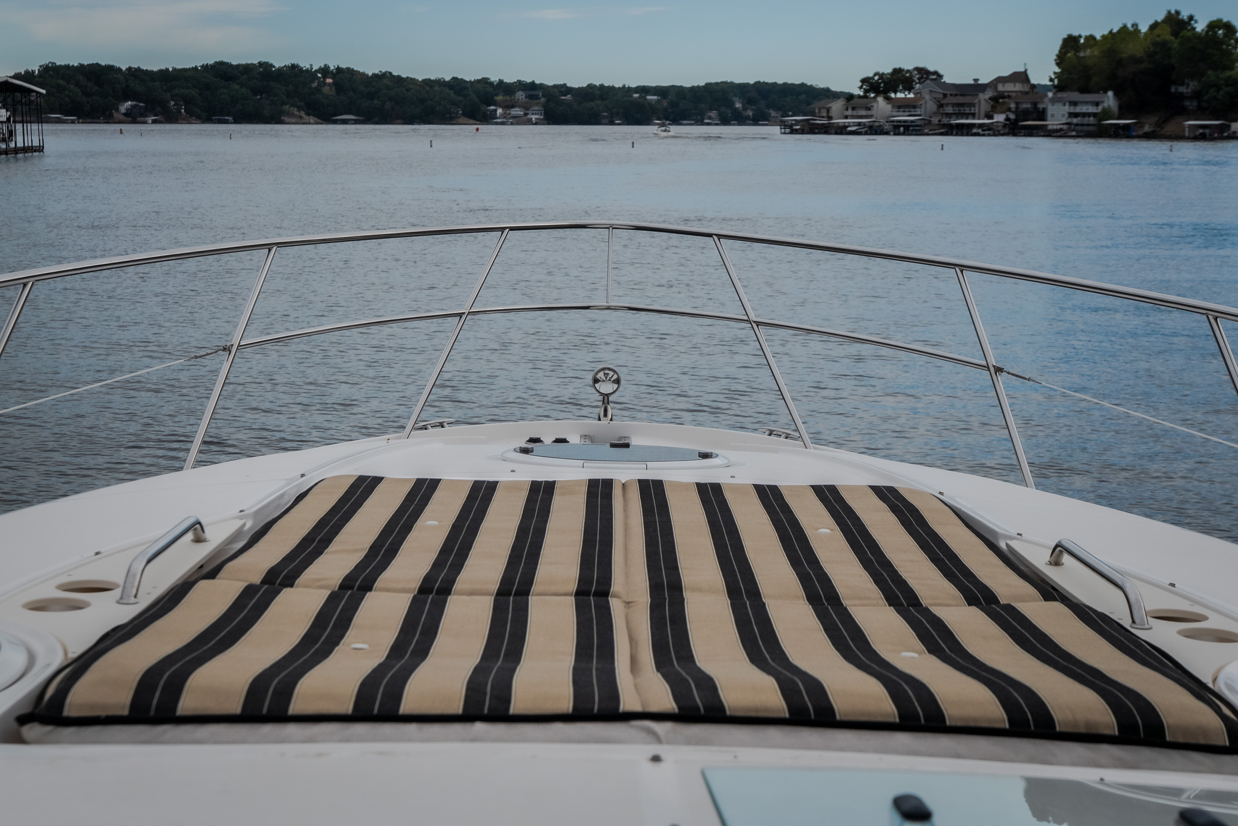 2009 Regal 4460 Express Cruiser - Image 27