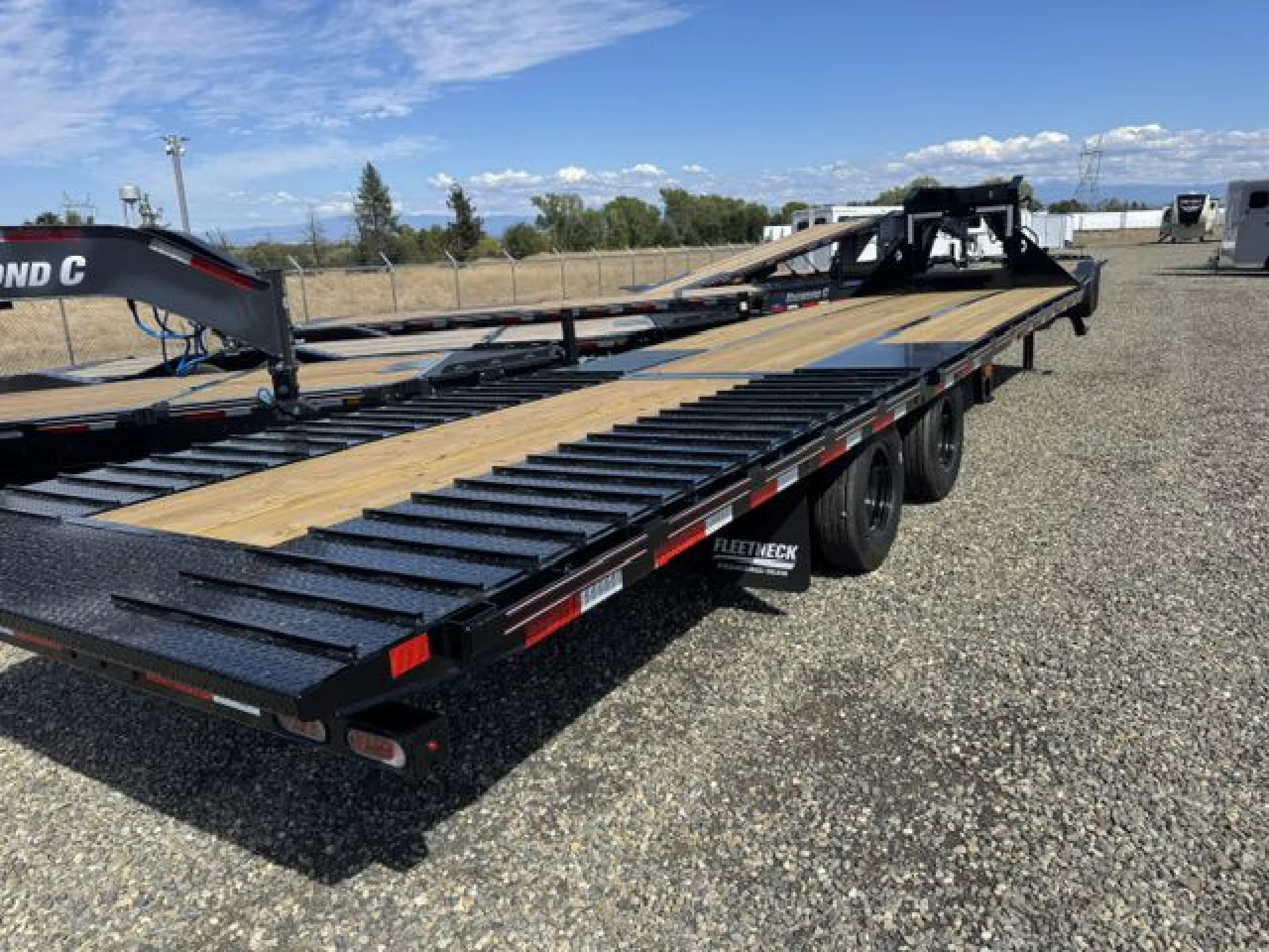 2027 DIAMOND C TRAILERS DIAMOND C FMAX212HDT 2.0 L32X102 PA 25.9K - Image 3