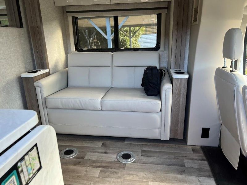2025 Thor Motor Coach Gemini AWD 24KB - Image 3