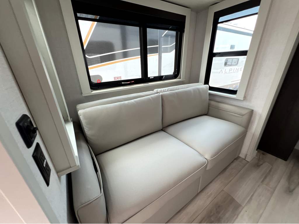 2025 Keystone ALPINE 3820FK - Image 6