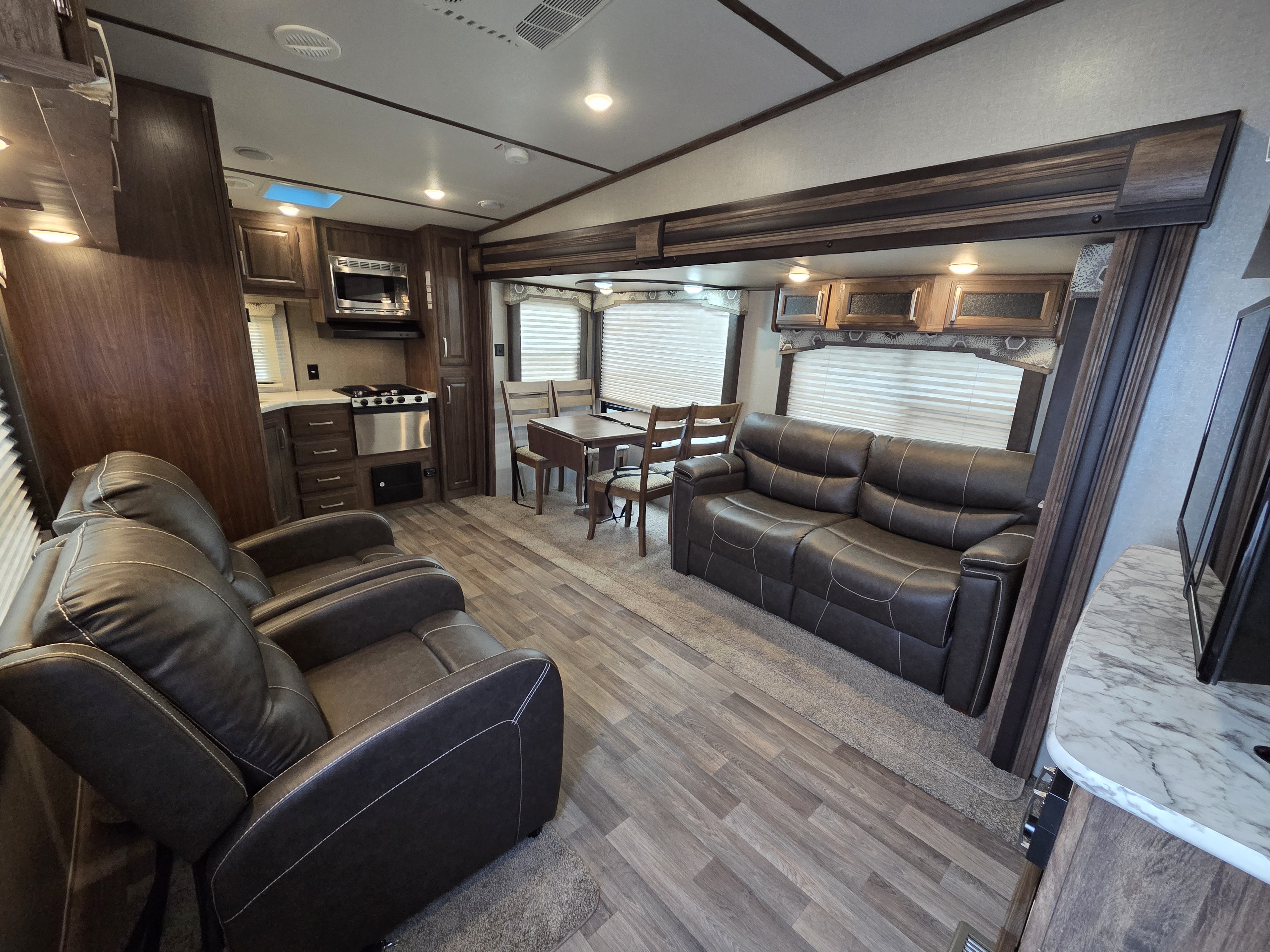 2017 Keystone Cougar Half-Ton 27RKS - Image 5