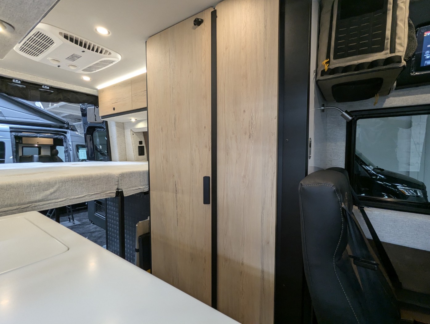 2027 Storyteller Overland Dark Mode XO - Image 23