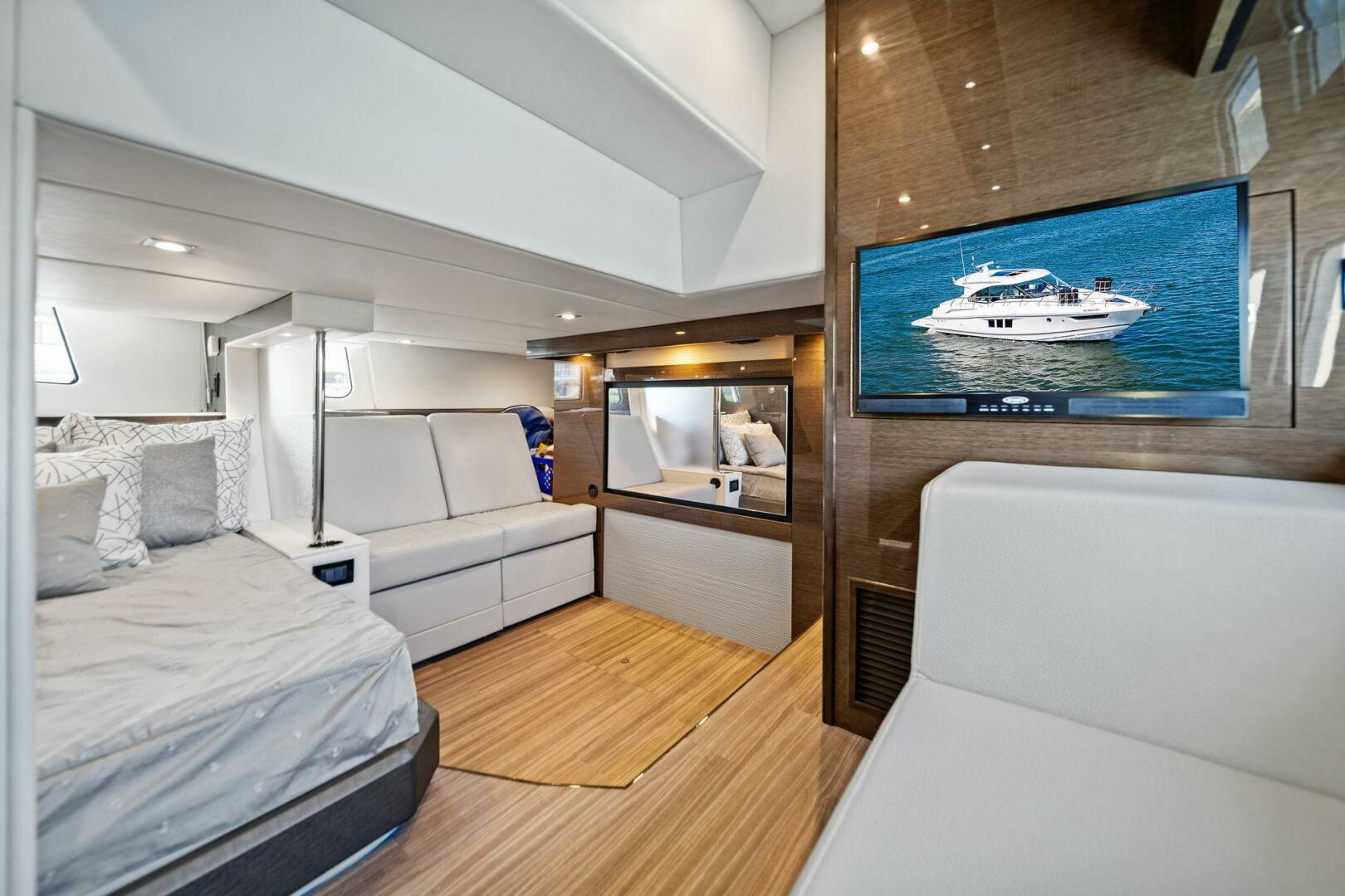 2019 Cruisers Yachts 45 Cantius - Image 49
