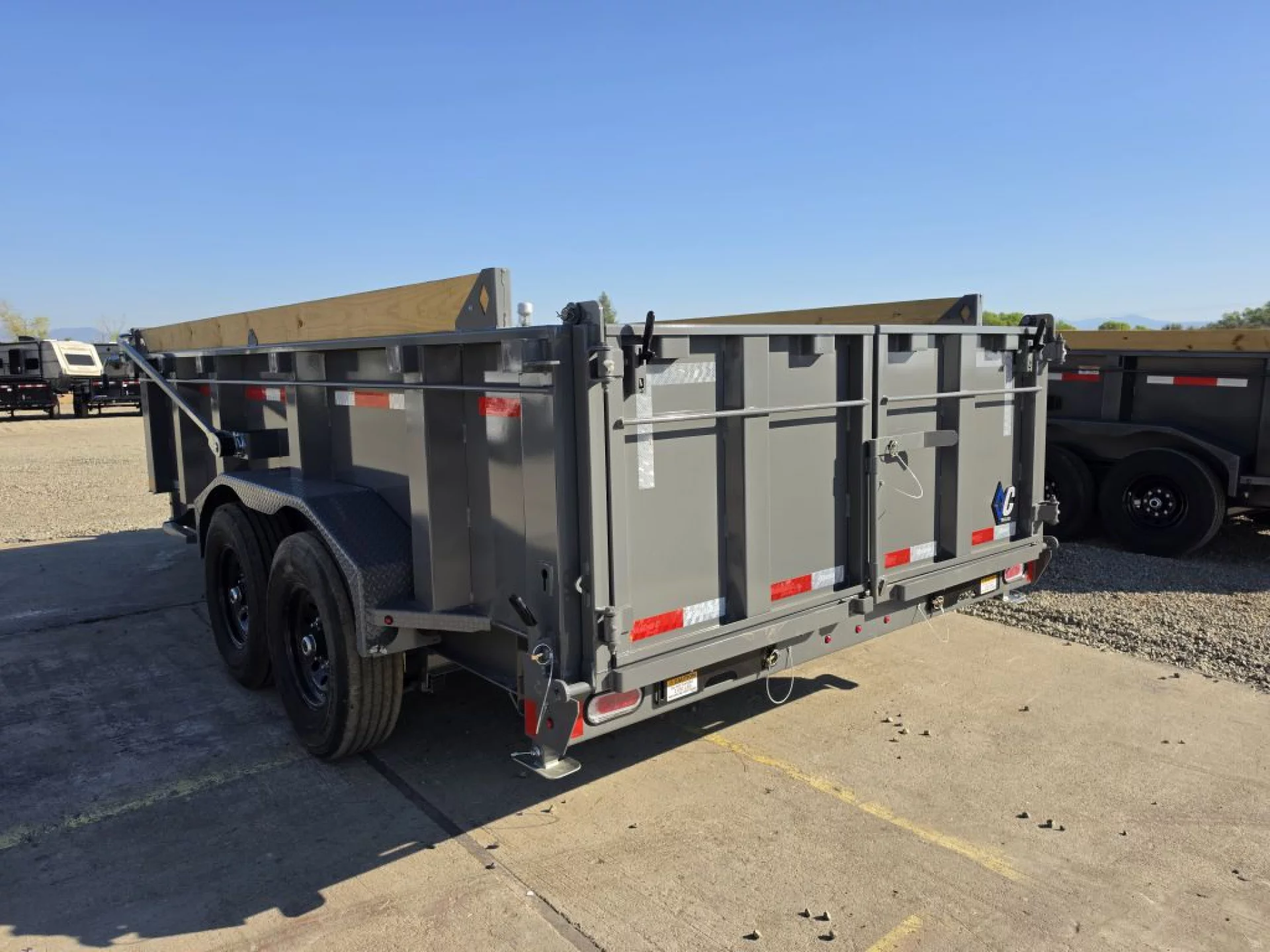 2027 DIAMOND C TRAILERS DIAMOND C LPT 207 HEAVY DUTY 14X82 32 SIDES PACESETTER - Image 4