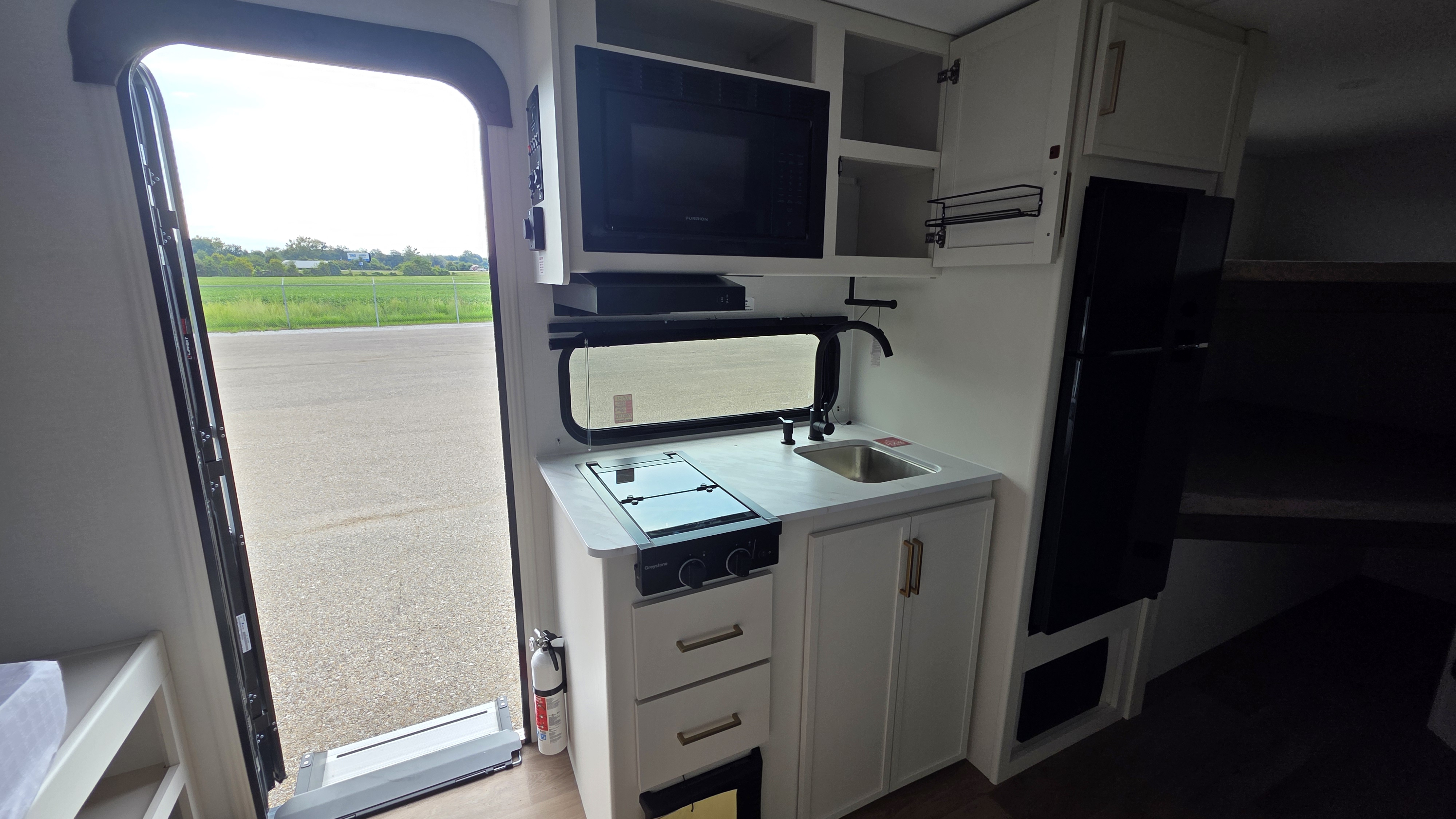 2027 GRAND DESIGN TRANSCEND 161DB - Image 12
