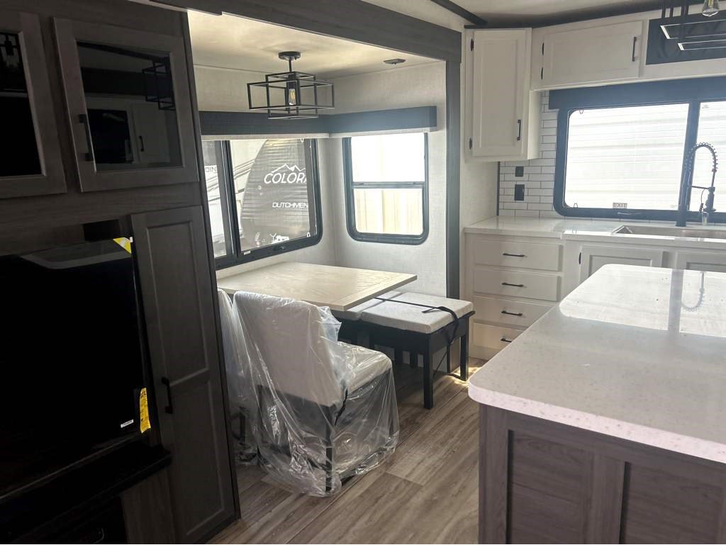 2026 VENTURE RV SPORTTREK 353VRK - Image 9