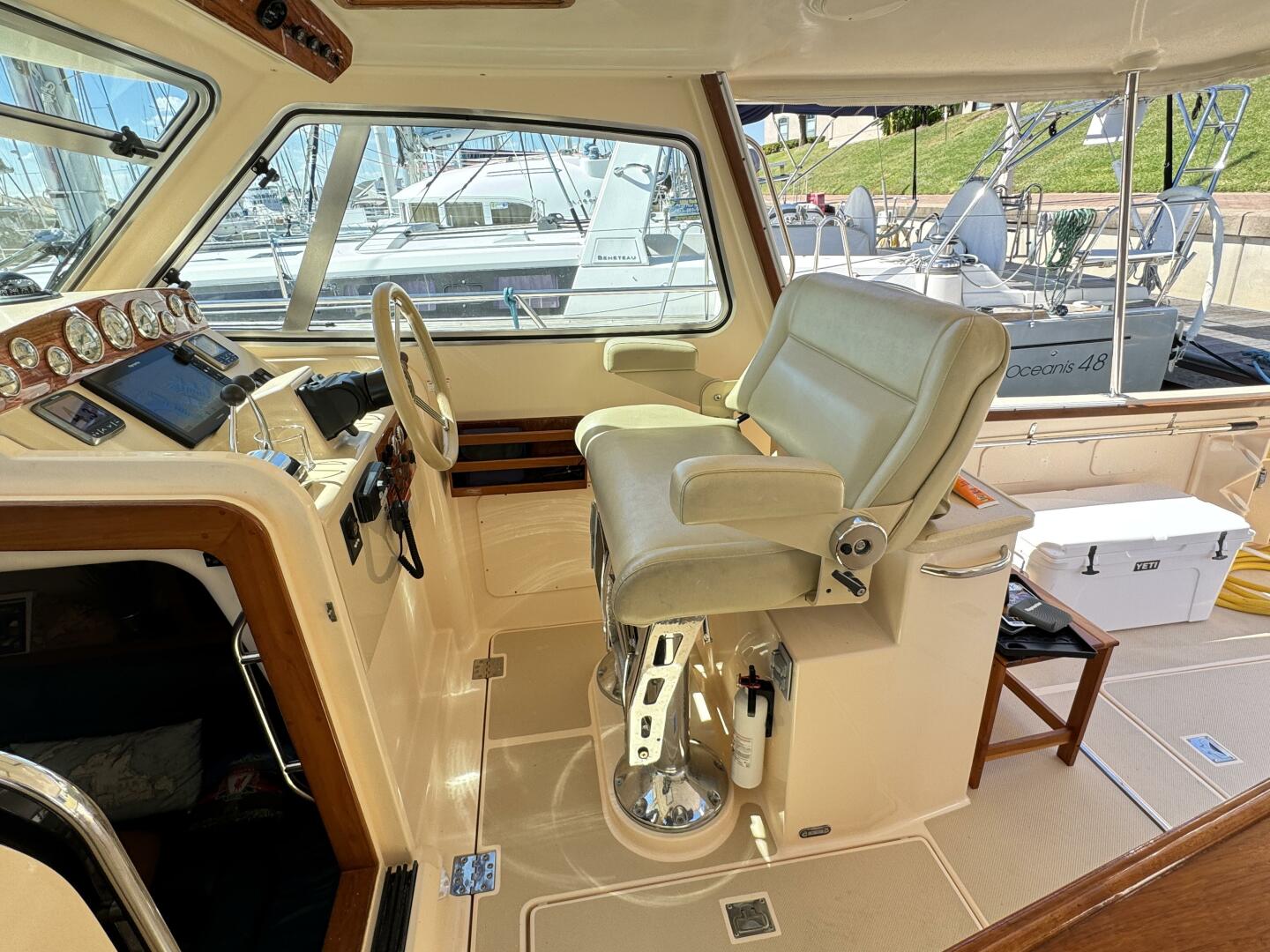 2004 Island Packet 360 Hardtop Express Cruiser - Image 11