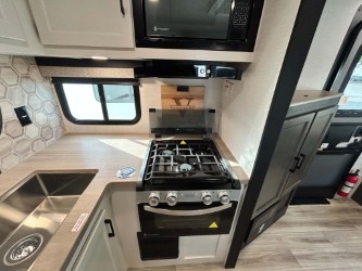 2026 VENTURE RV SPORTTREK STINGER 232VRL - Image 15