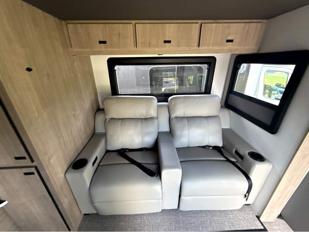 2027 Grand Design Lineage Series M 25FW - Image 15