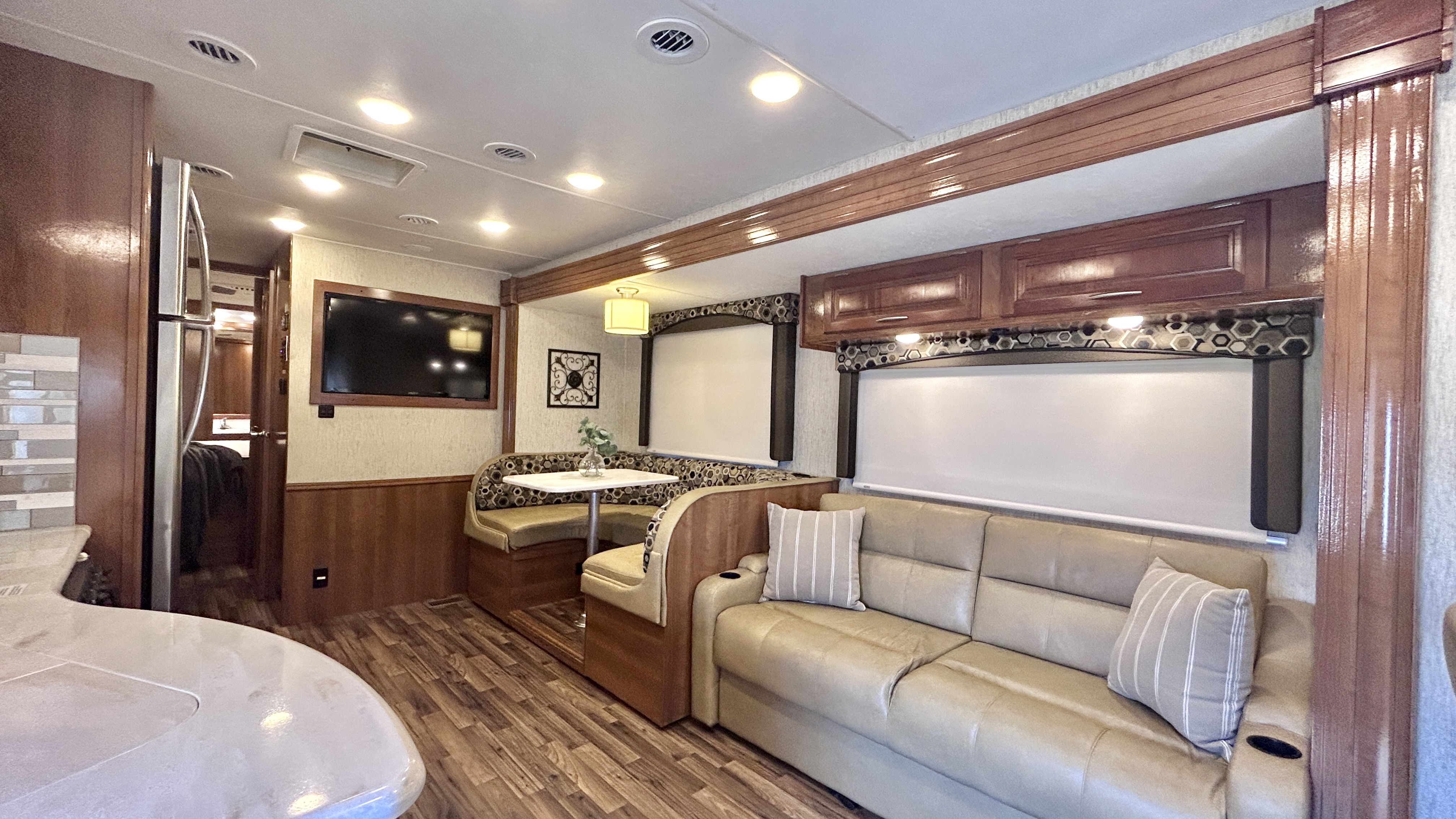 2019 Coachmen Mirada 35BH - Image 10