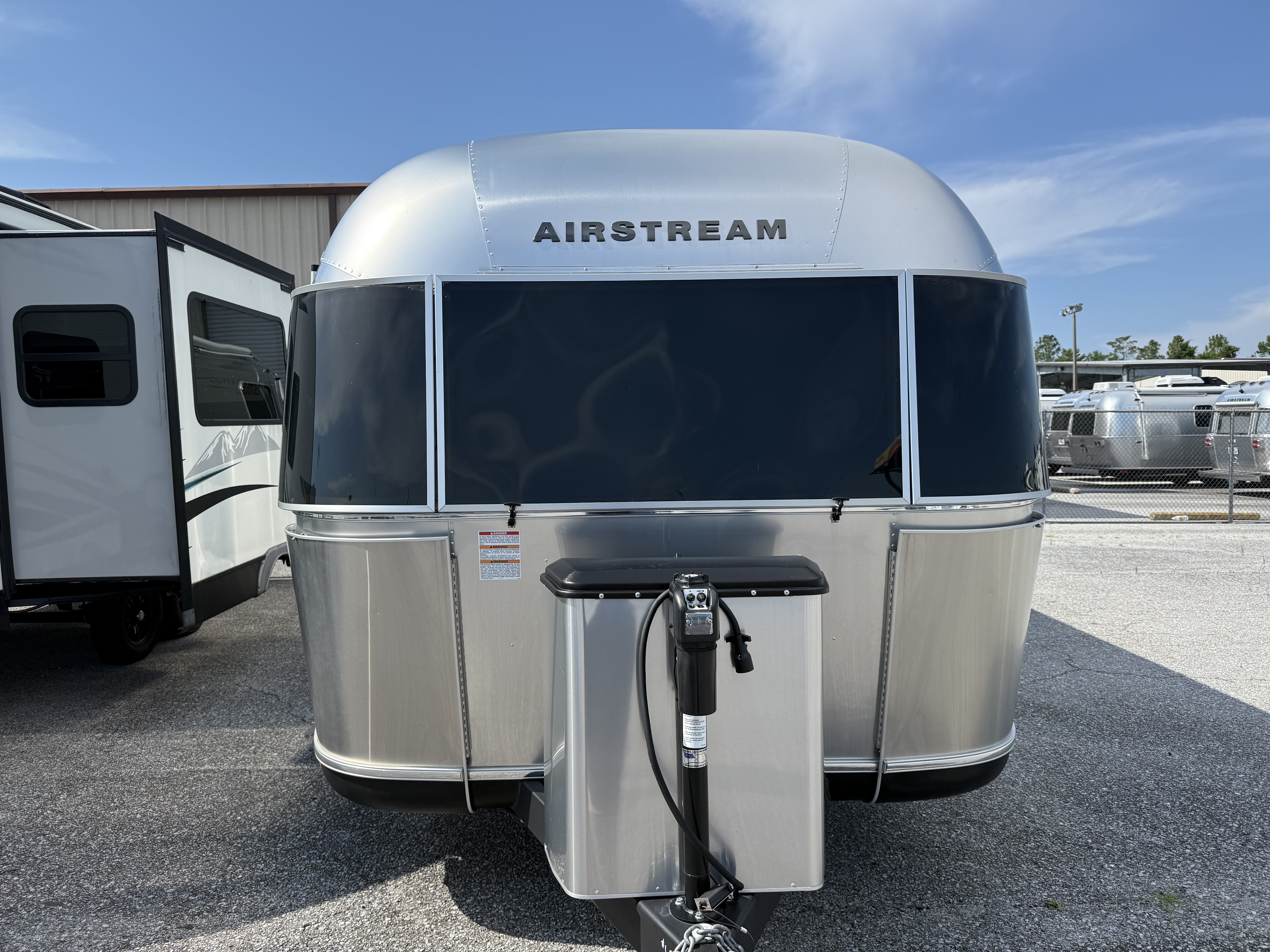 2025 AIRSTREAM CLASSIC 30RB - Image 8