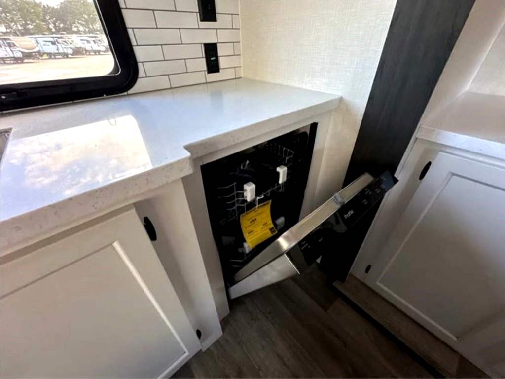 2026 VENTURE RV SPORTTREK 353VRK - Image 9