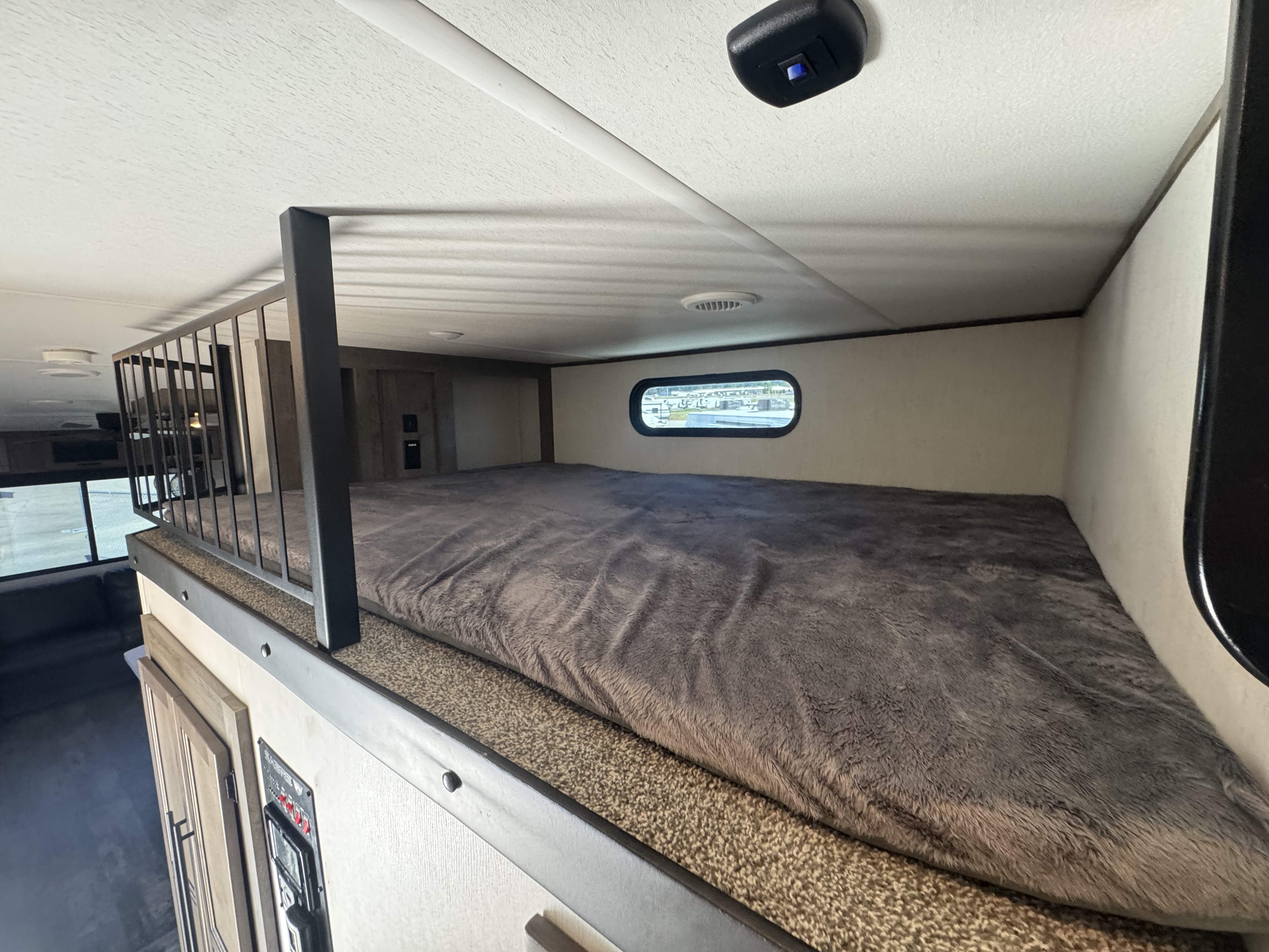 2022 FOREST RIVER SABRE 36BHQ - Image 22