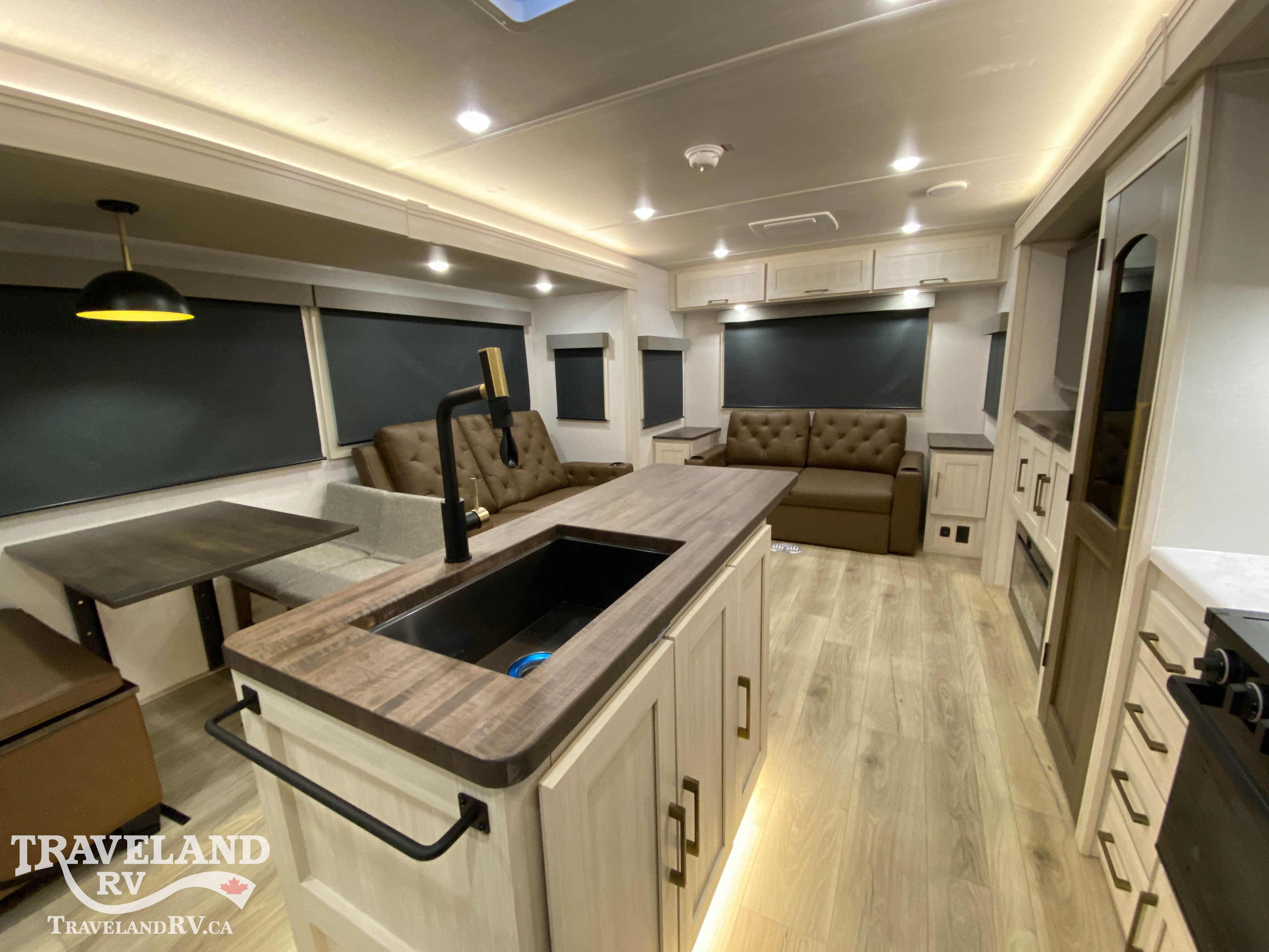 2026 Forest River Grand Surveyor 305RLBS - Image 16