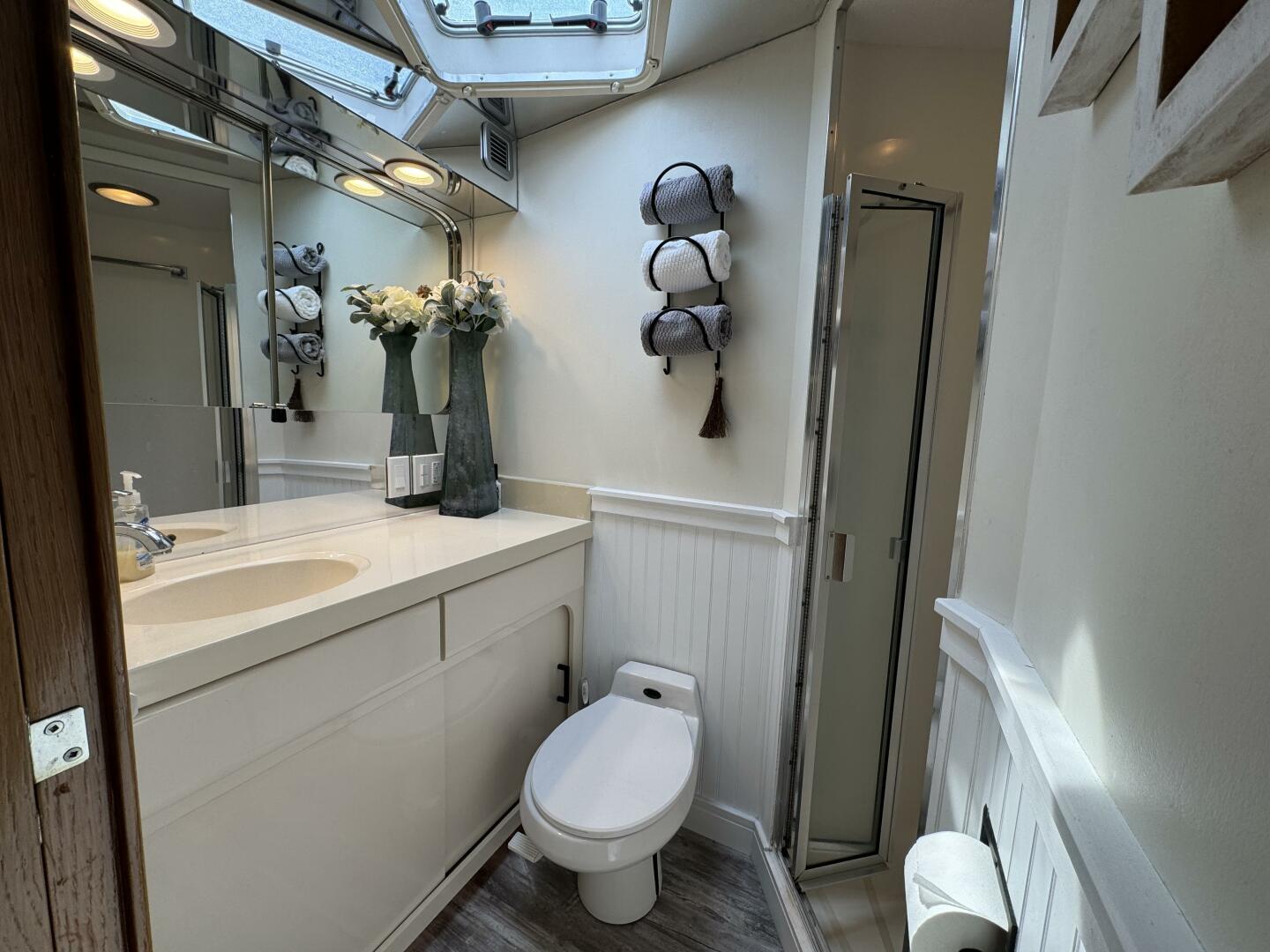 1994 Hatteras 54 Yacht - Image 41