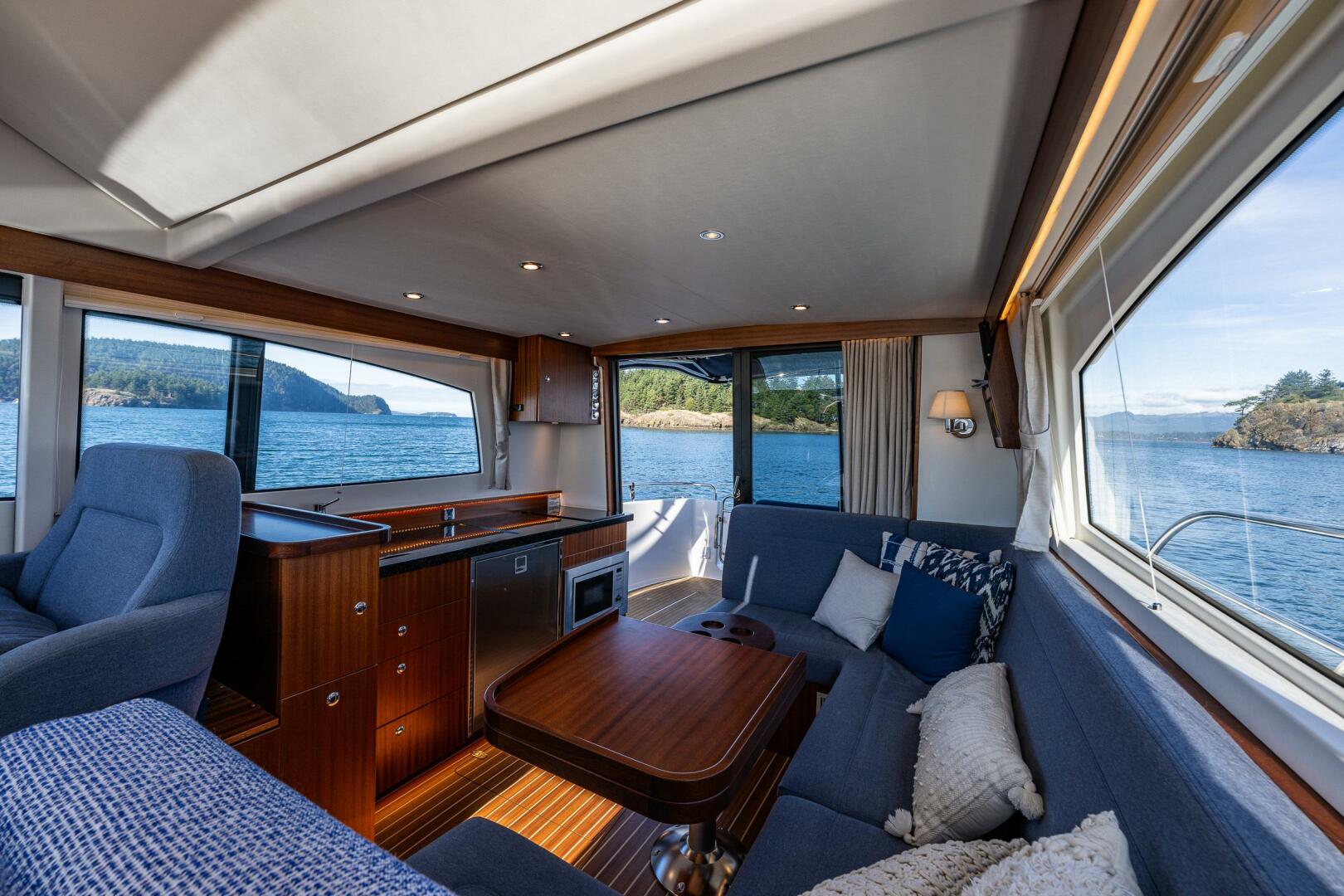 2023 Nimbus 405 Flybridge - Image 21