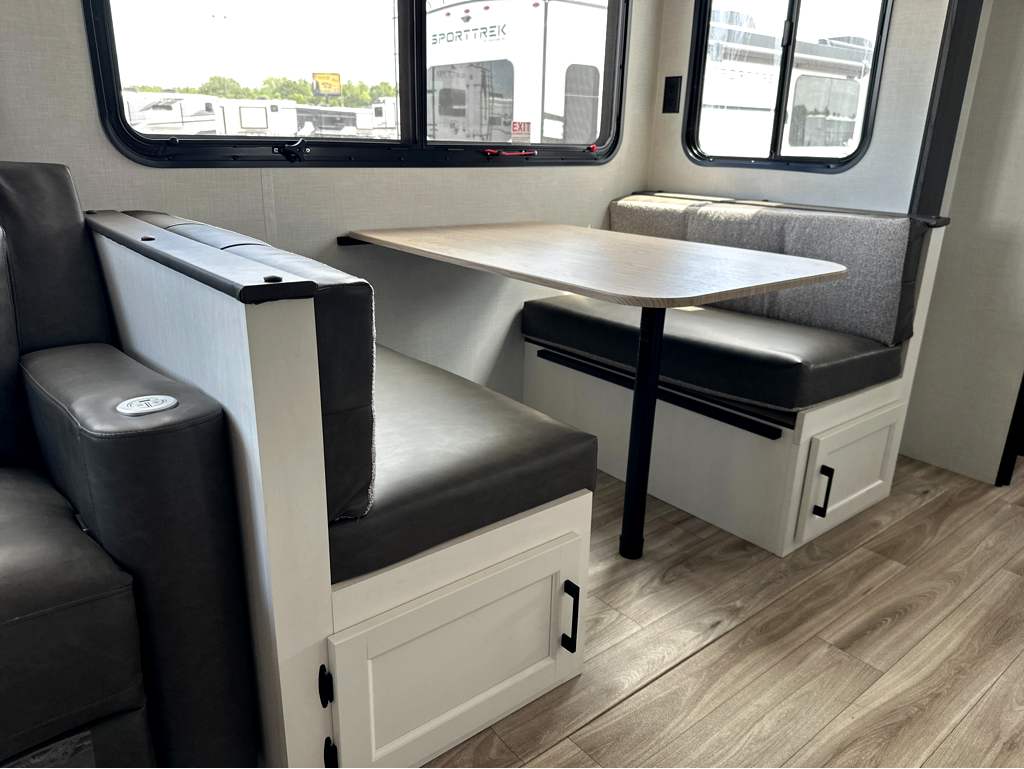 2027 VENTURE RV SPORTTREK 292VRB - Image 11