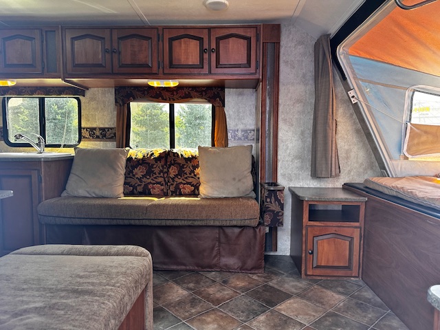 2011 KEYSTONE RV PASSPORT  EXP 235 - Image 10