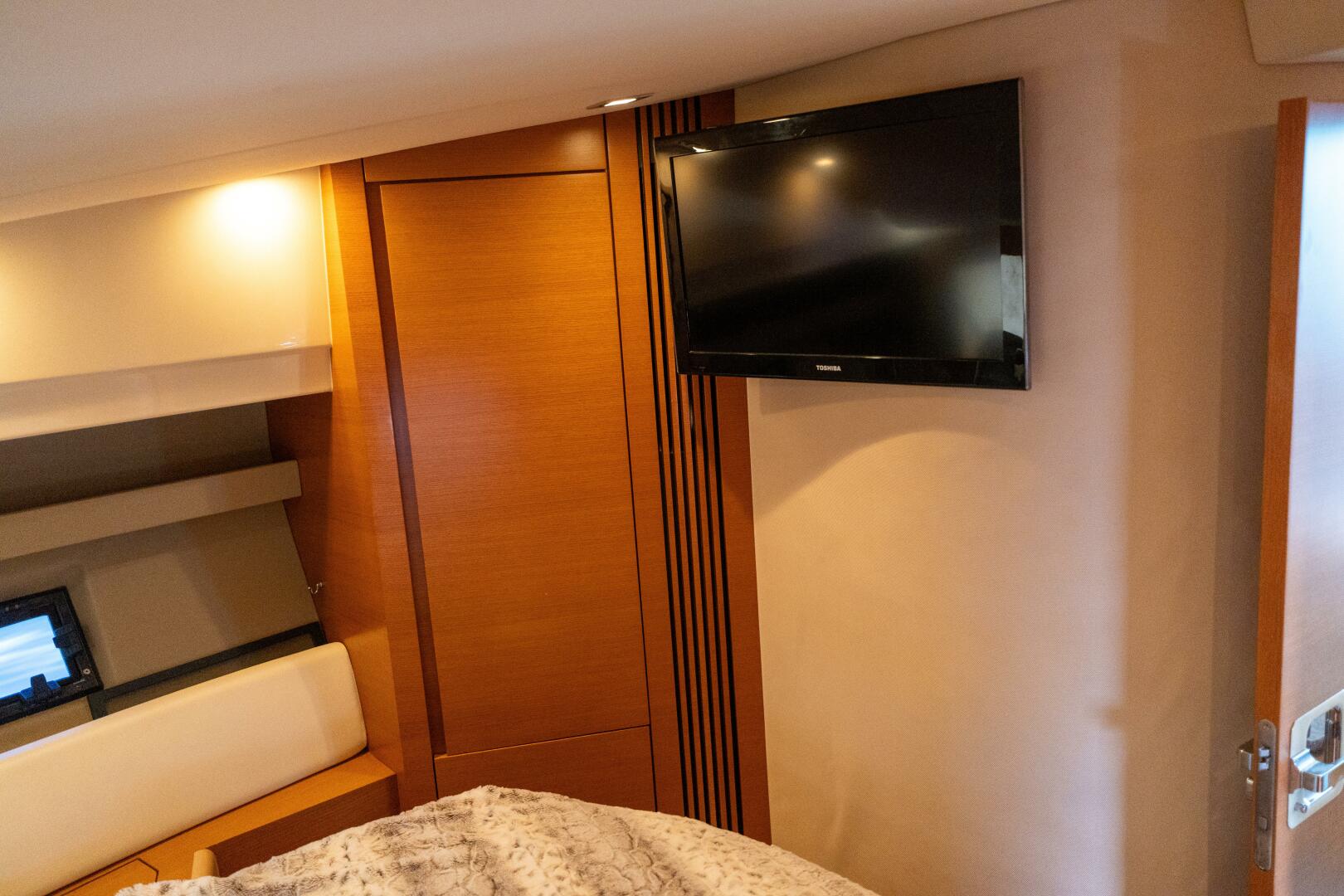 2013 Azimut 40 Flybridge - Image 42