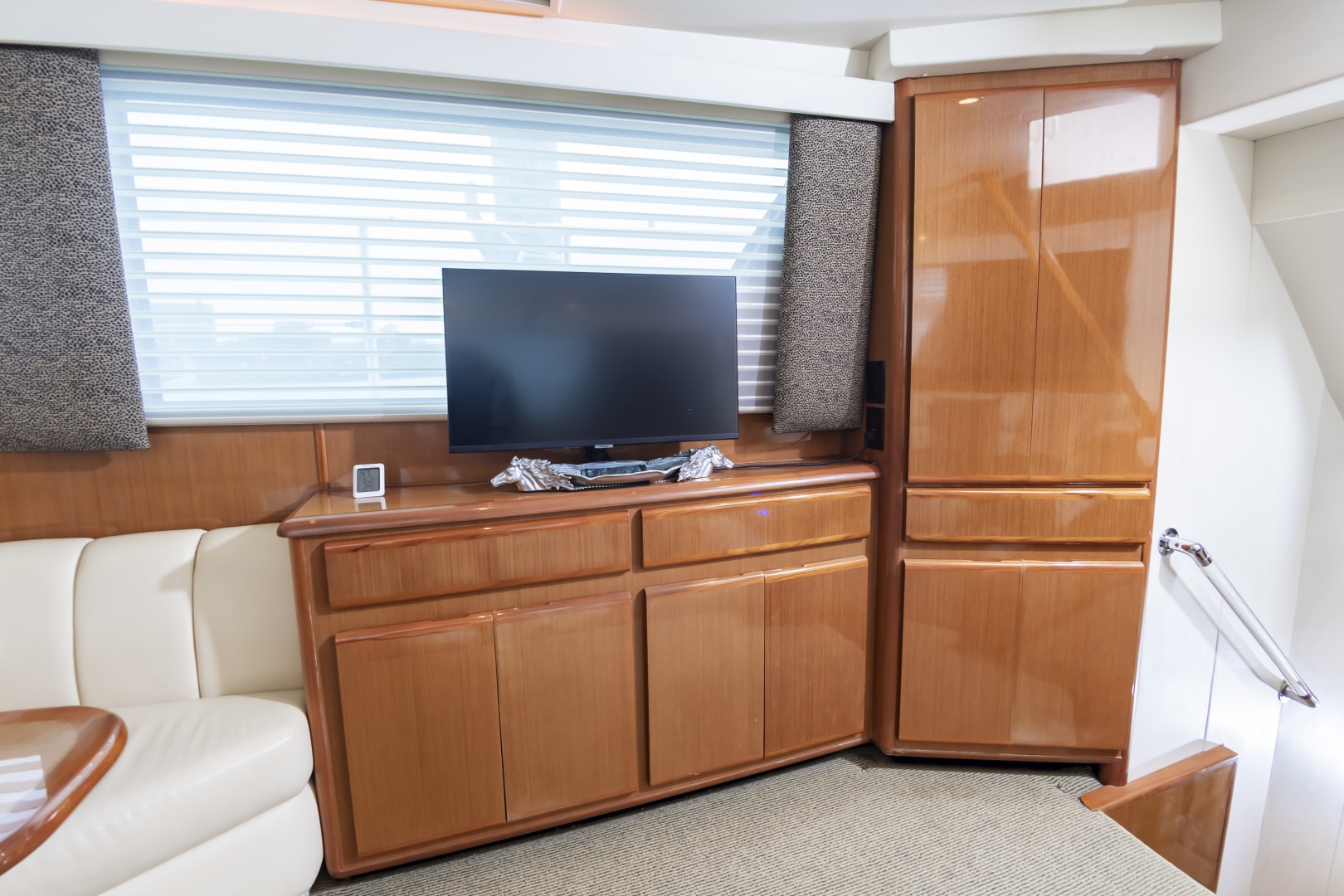 2000 Viking Cockpit Sport Yacht - Image 23