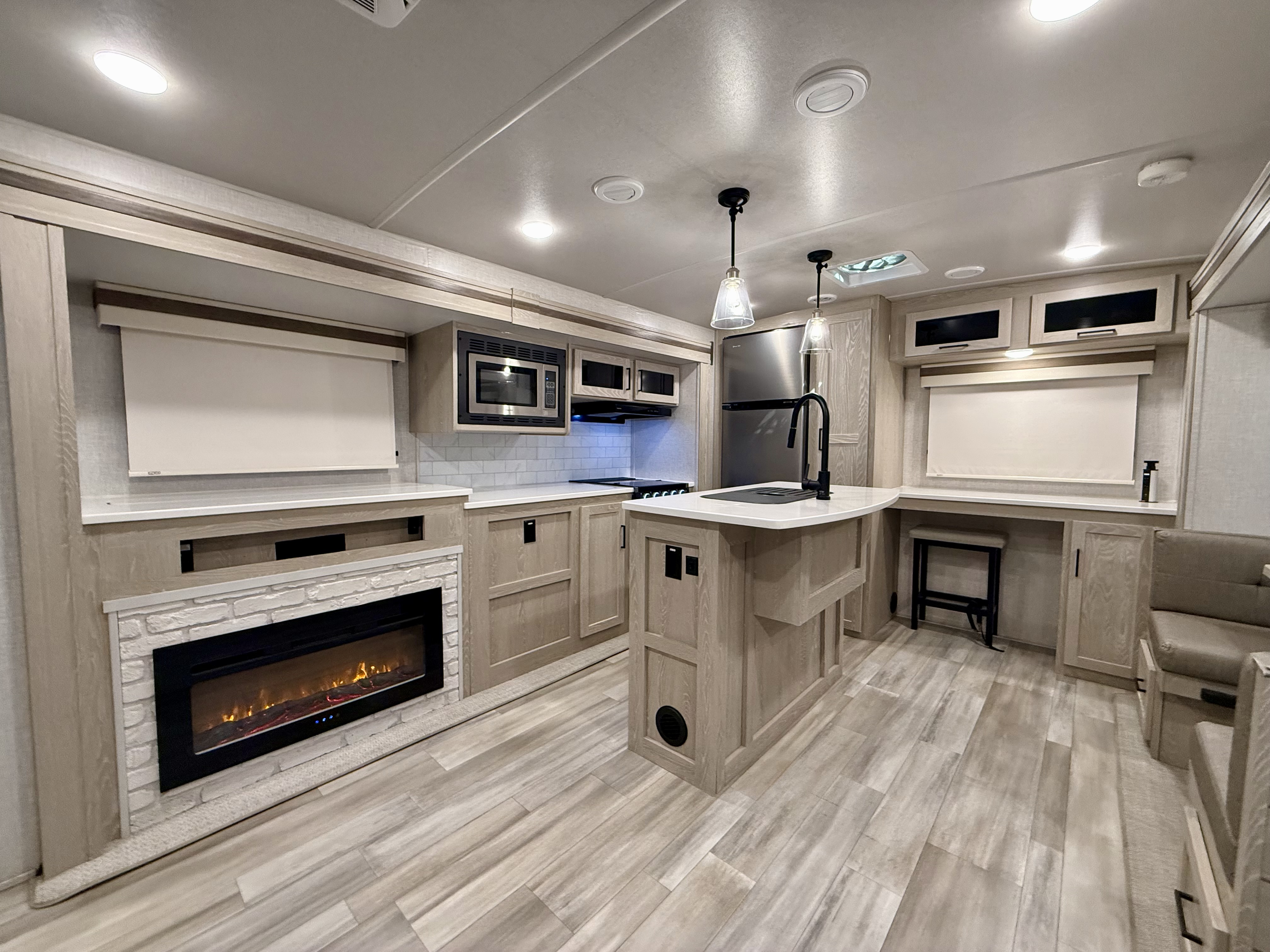 2023 Forest River Rockwood Ultra Lite 2720IK - Image 7