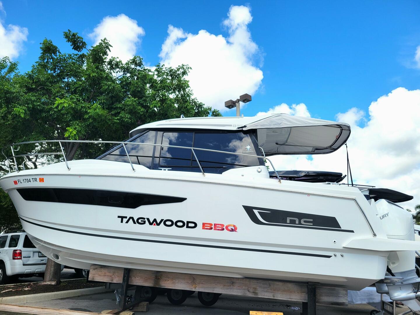 2023 Jeanneau NC895 - Image 3