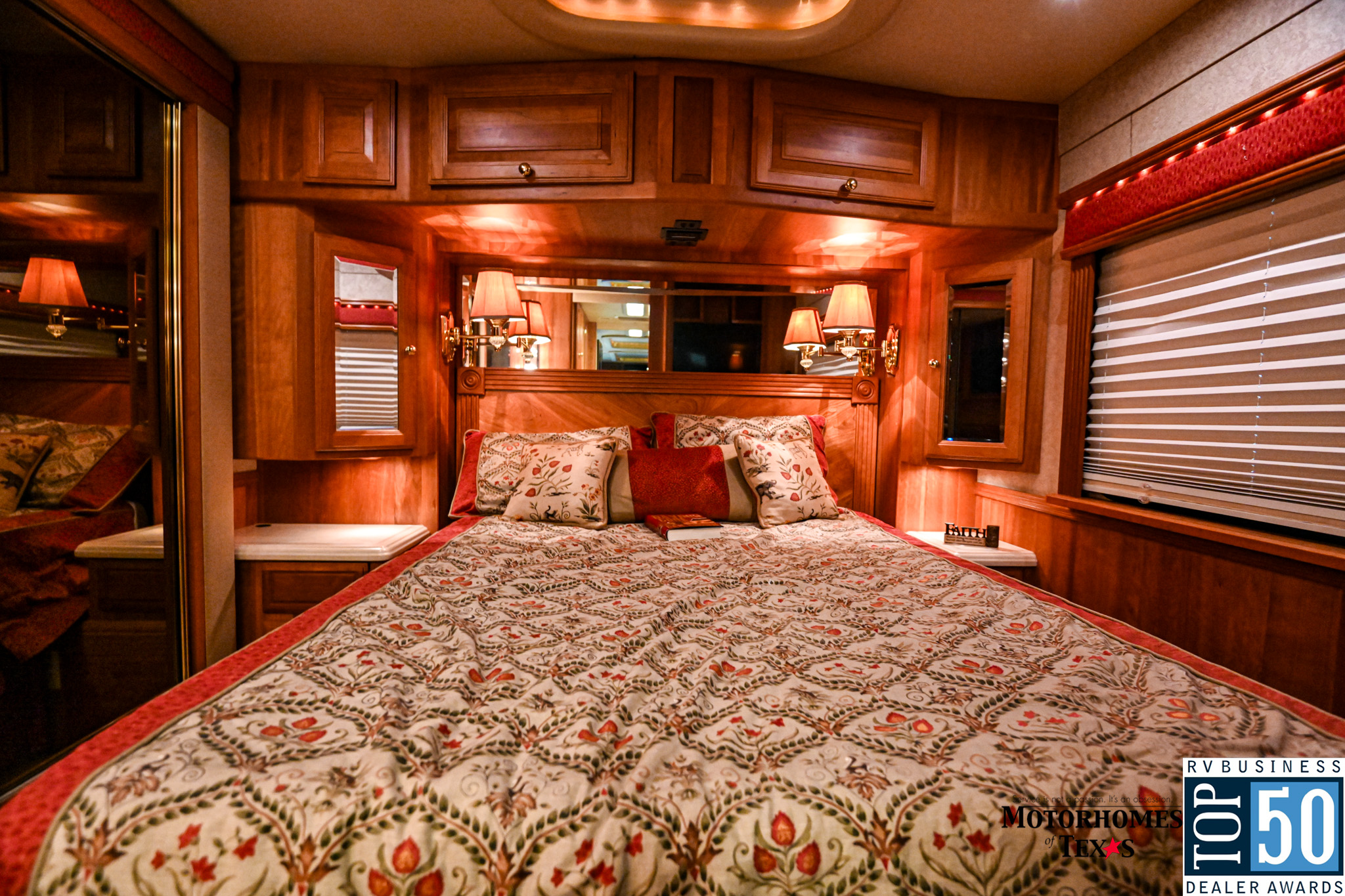 2002 Foretravel U320 4020 PBDS - interior 14