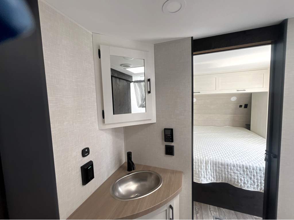 2026 VENTURE RV SIENNA 241VRD - Image 7