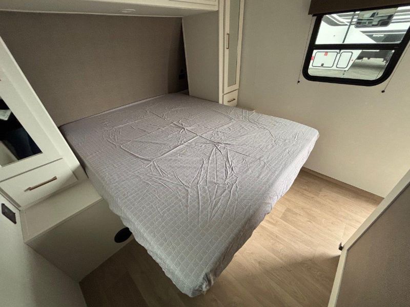 2026 Grand Design Transcend 325BHT - Image 19