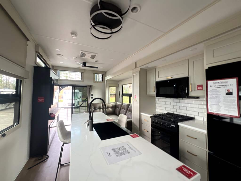 2026 GRAND DESIGN FOUNDATION 42GD - Image 5