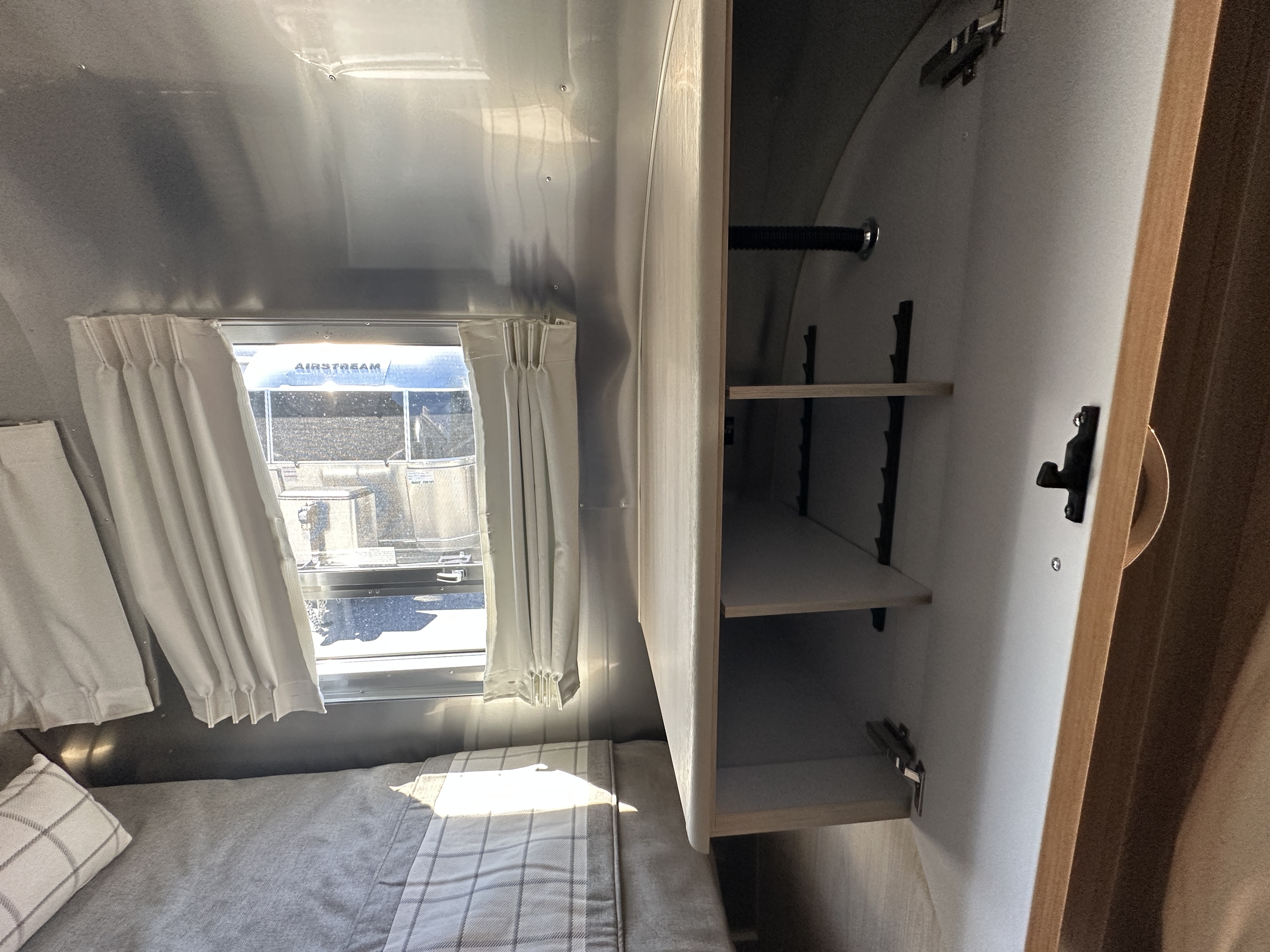 2026 Airstream Globetrotter 27FB Twin - Image 20