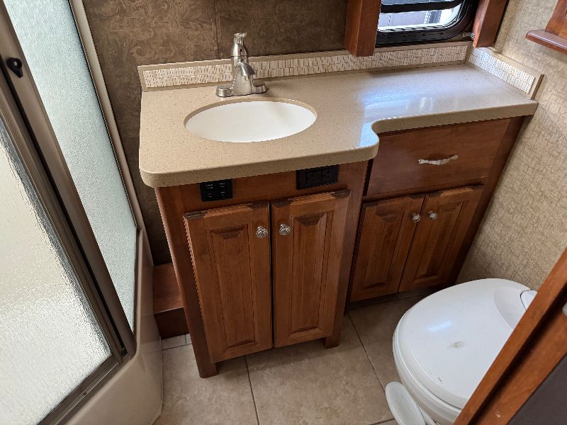 2015 Tiffin Allegro Red 38 QBA - Image 19