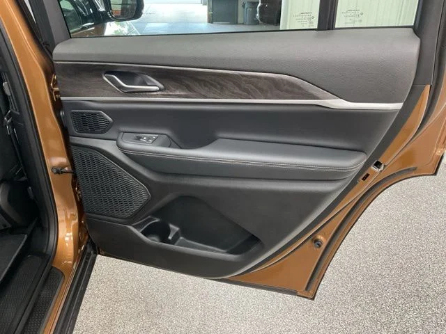 2026 Jeep Grand-Cherokee-L Laredo Altitude 4x4 - Image 26