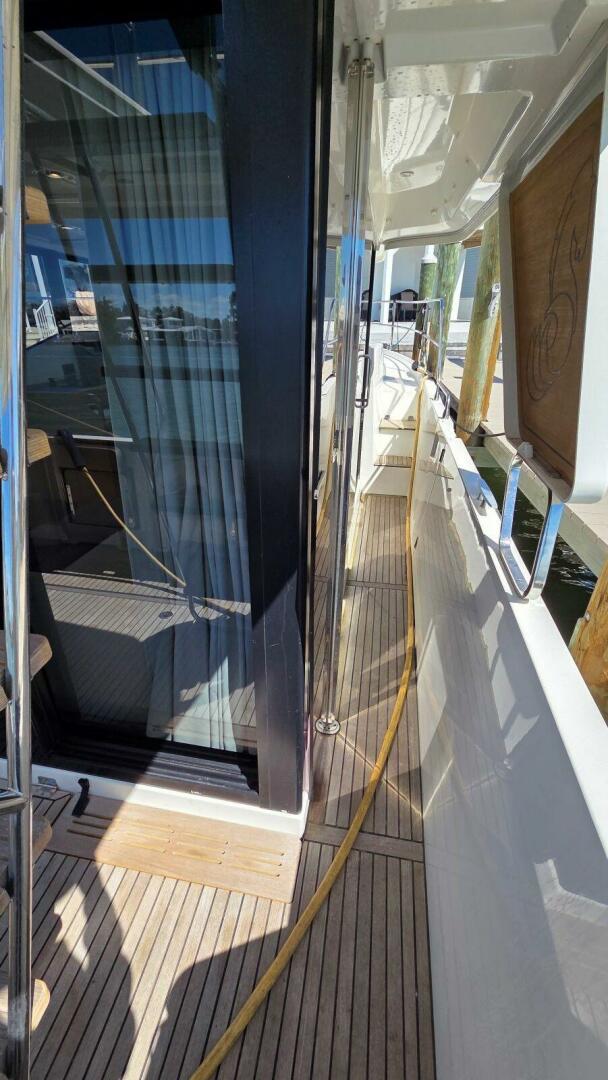 2019 Beneteau Swift Trawler 35 - Image 8