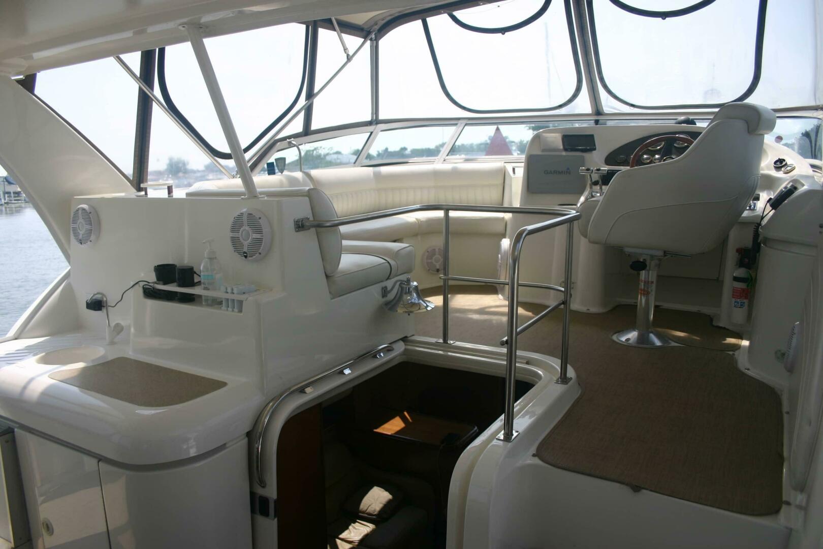 2001 Cruisers Yachts 3750 Motor Yacht - Image 24