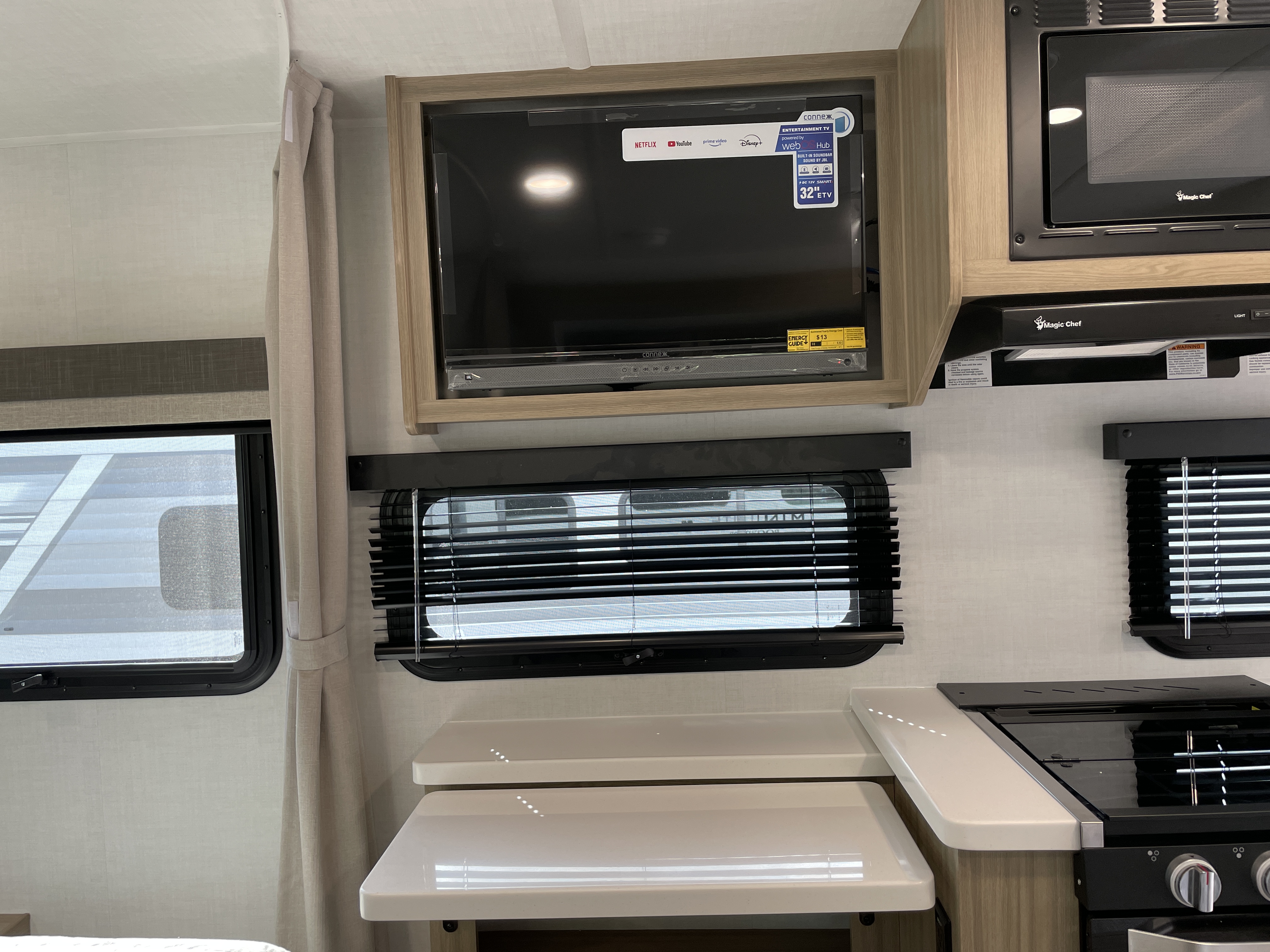 2027 Forest River Rockwood Mini Lite 2205S - Image 10
