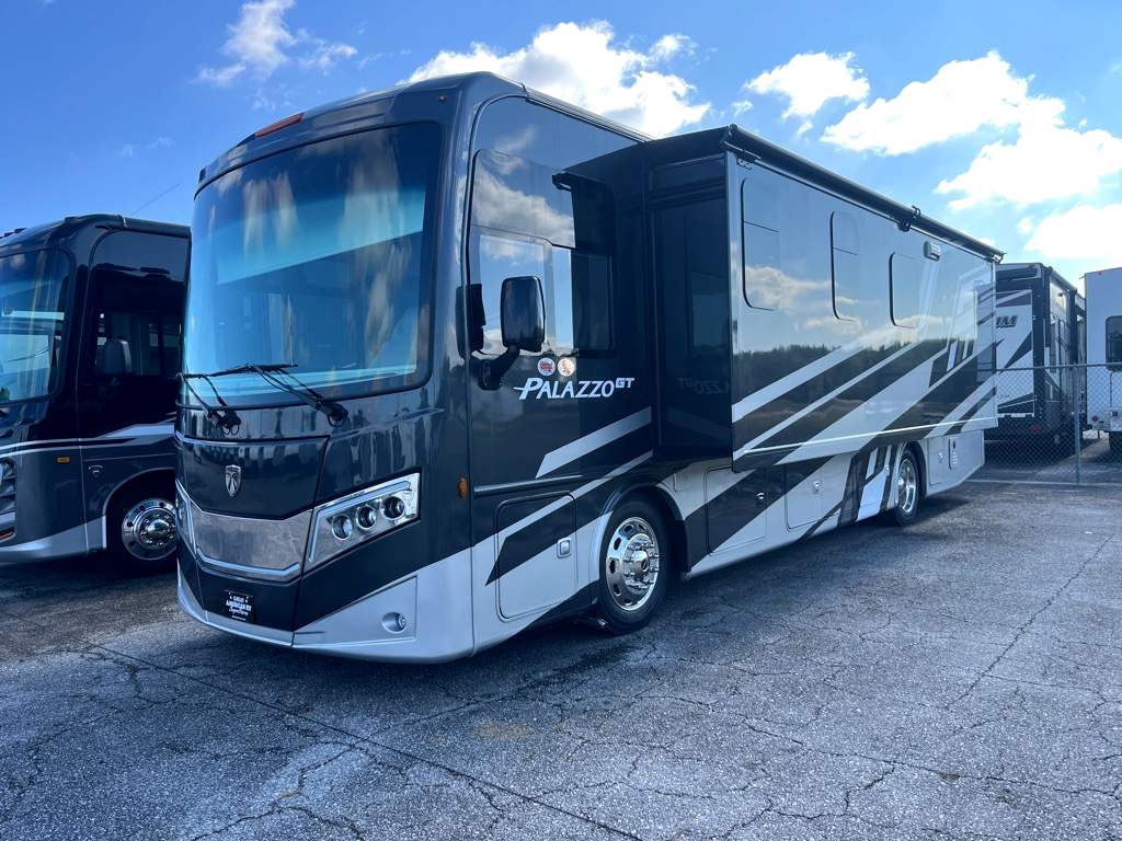 2026 THOR MOTOR COACH PALAZZO 33.6 - Image 2