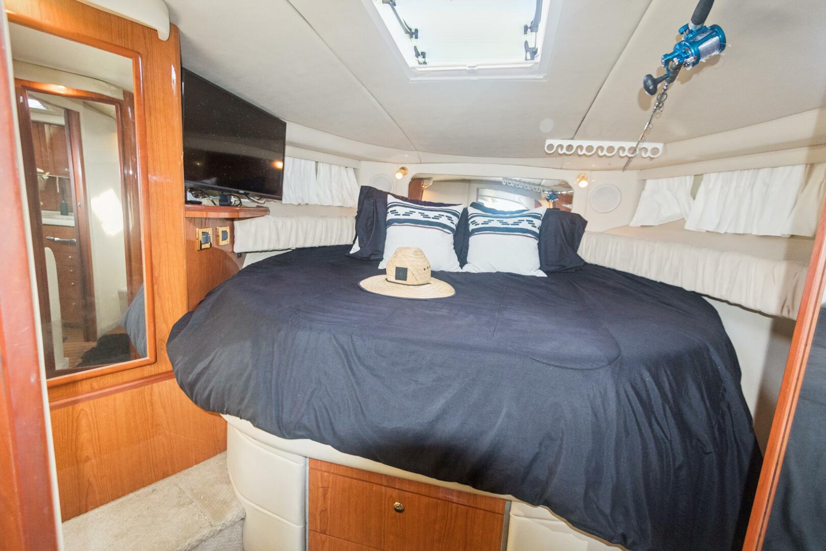 2000 Sea Ray 370 Express Cruiser - Image 21