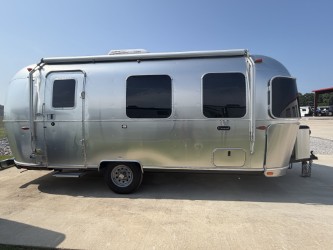 2022 AIRSTREAM CARAVEL 22FB - Image 9