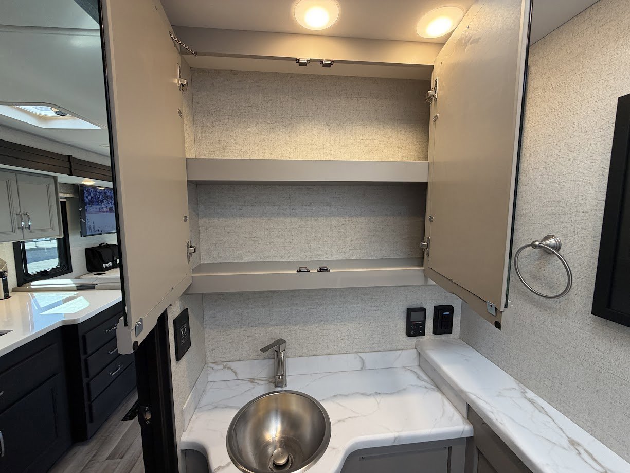 2026 THOR MOTOR COACH PALAZZO 33.6 - Image 38