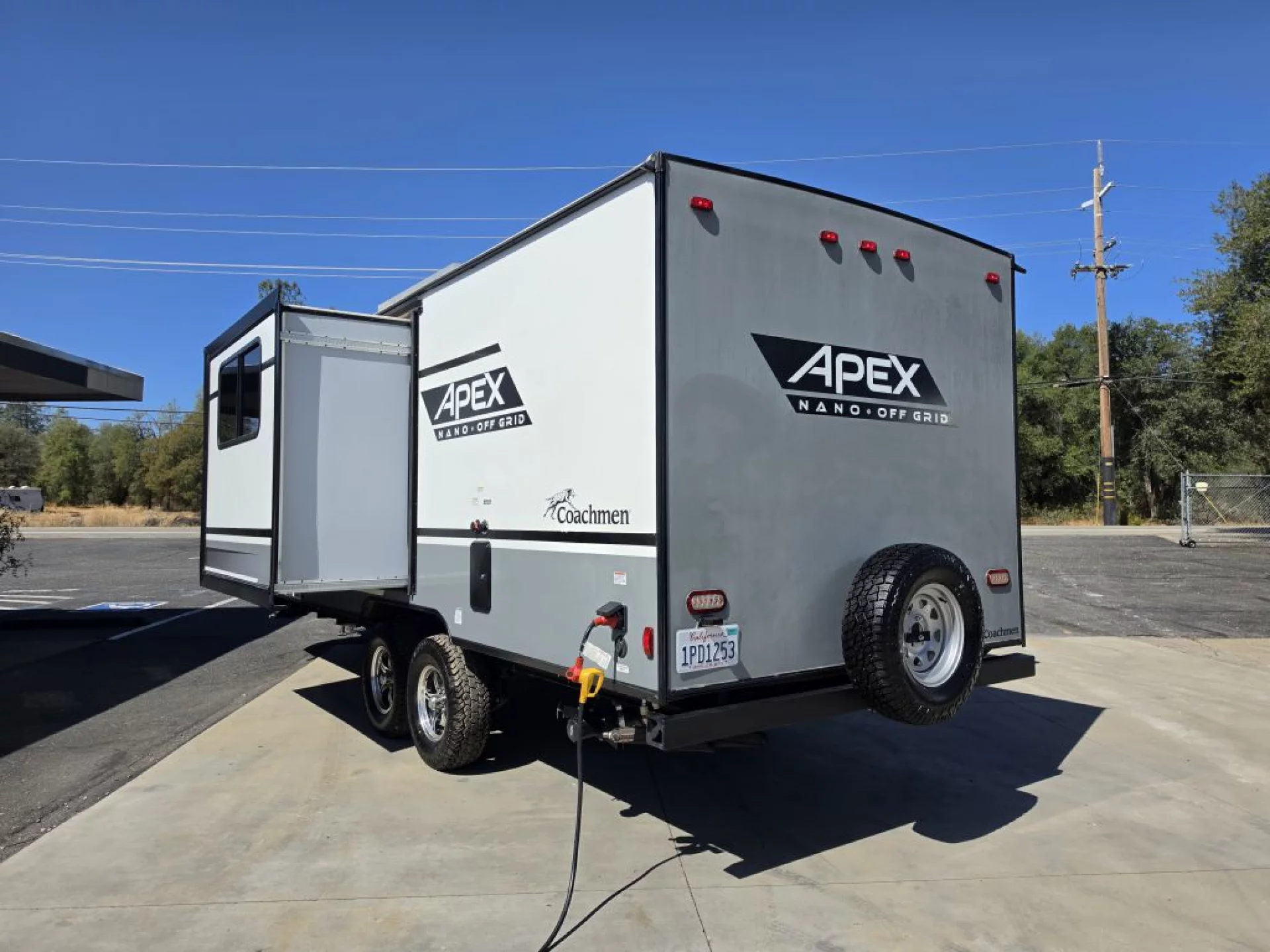 2022 COACHMEN APEX NANO 208BHS - Image 5