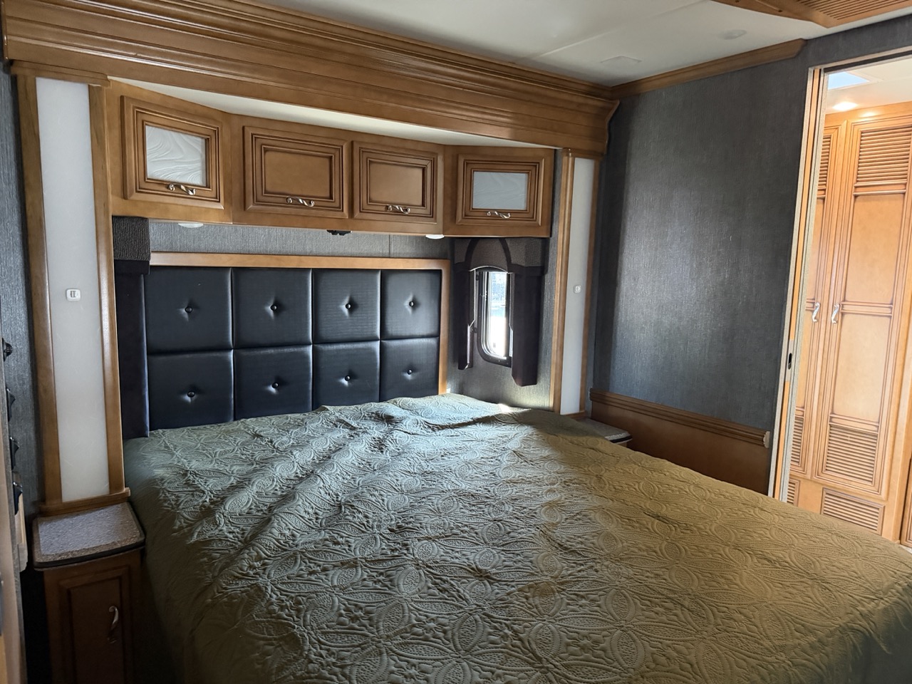 2015 Newmar Ventana 3636 - Image 14