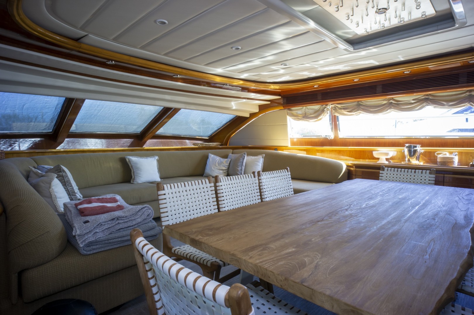 2000 Ferretti Yachts Custom Line 94 - Image 21
