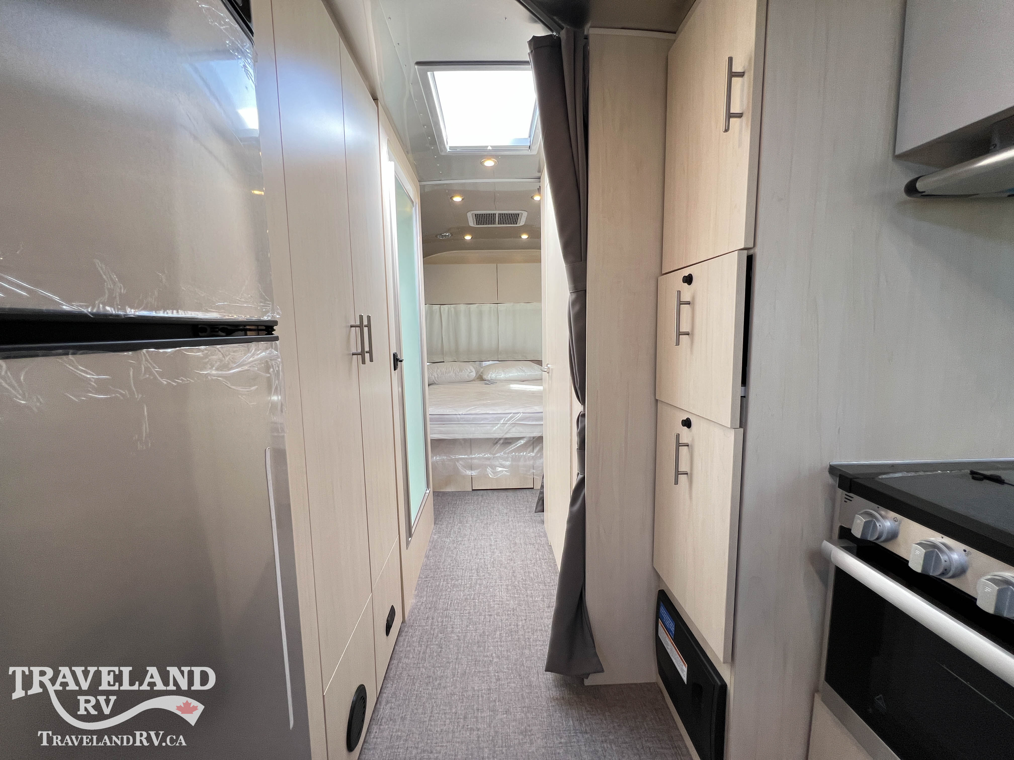 2026 Airstream Flying Cloud 27FB - Image 23