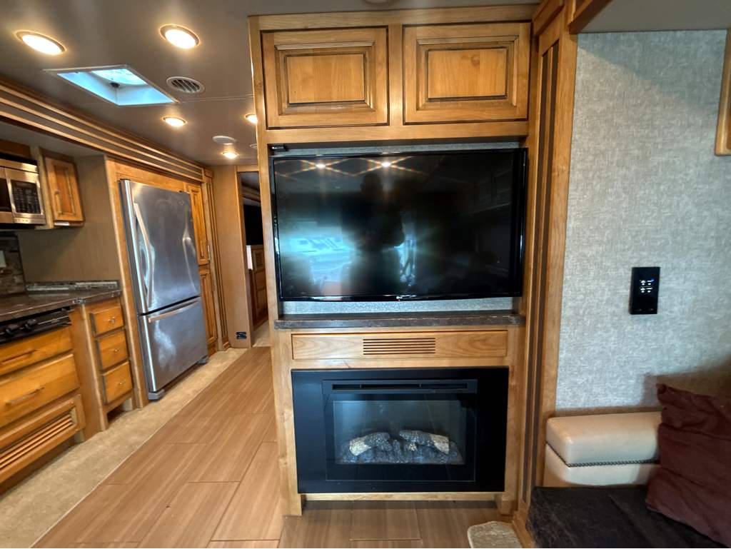 2018 TIFFIN ALLEGRO RED 33AA - Image 18