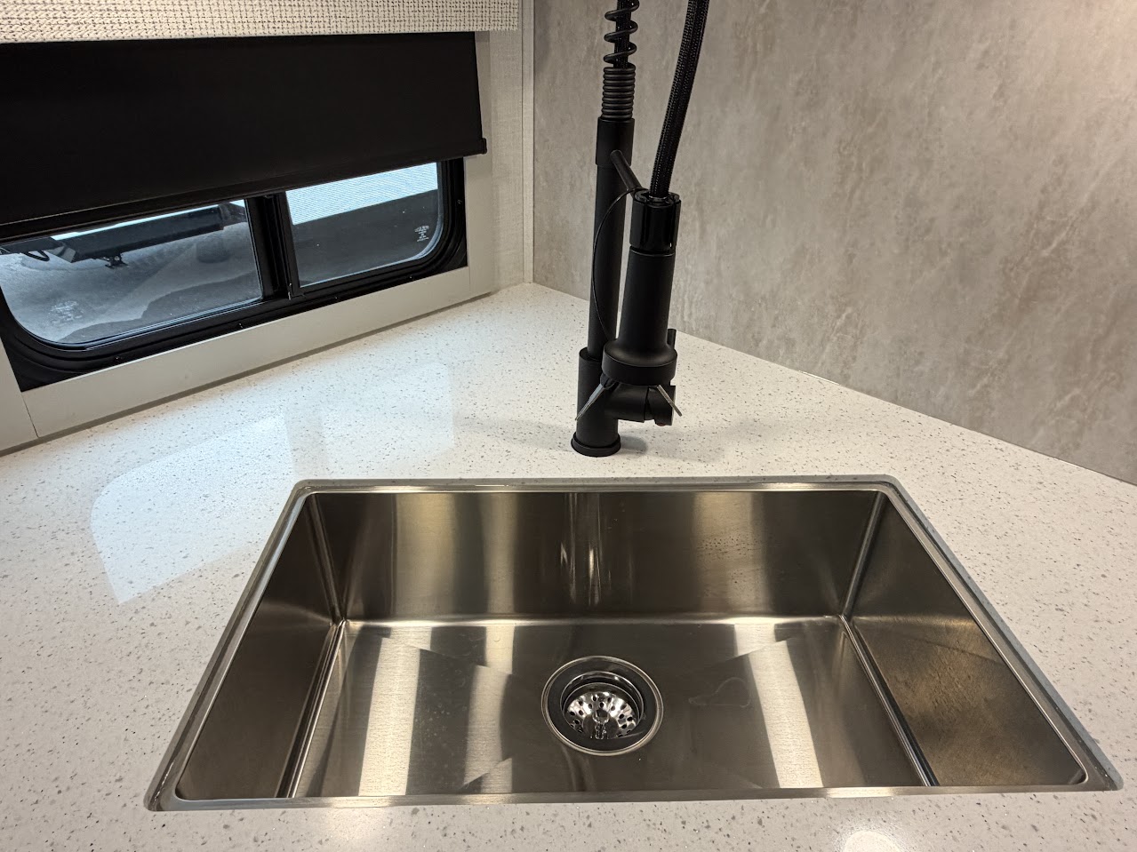2027 VENTURE RV STRATUS 282VFD - Image 22