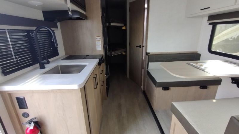 2026 Ember RV E-Series 19ETS - Image 5