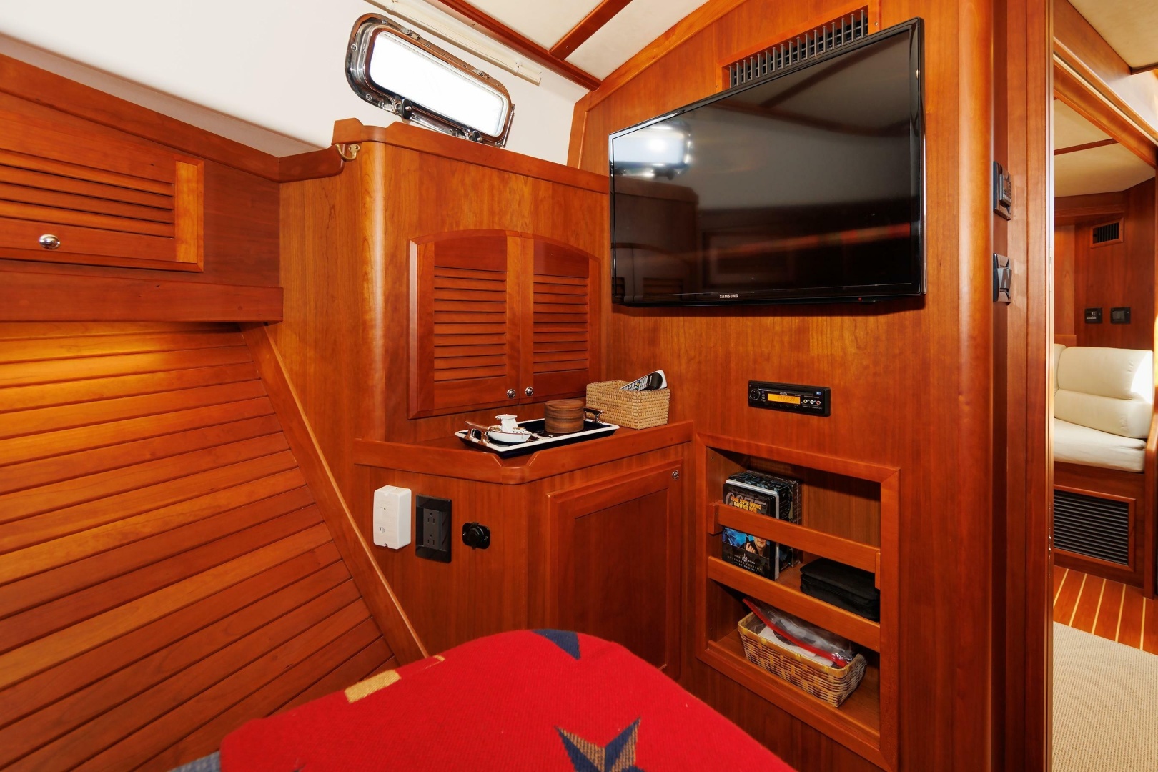 2016 Sabre 42 Fly Bridge Sedan - Image 18