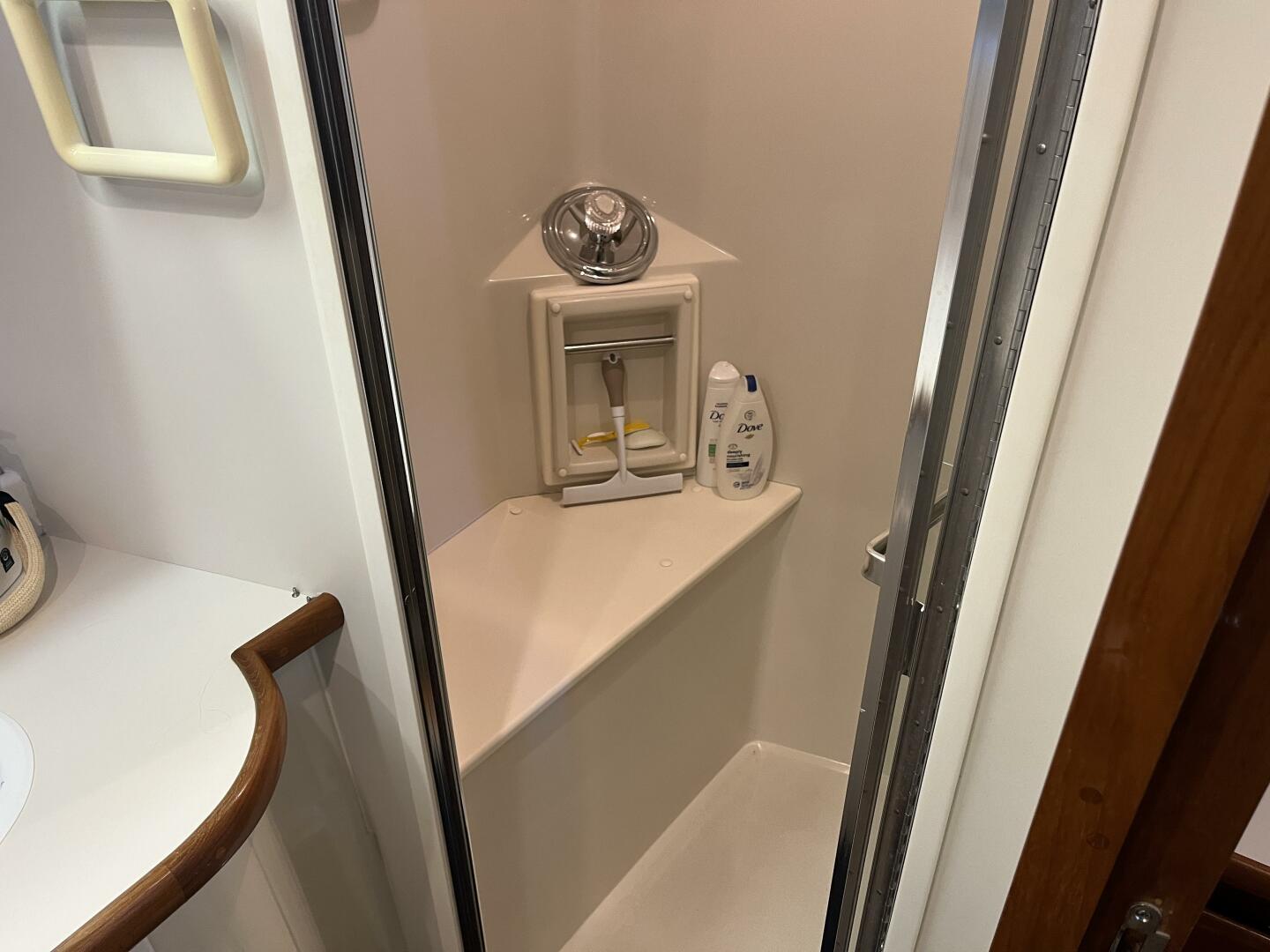1995 Carver 440 Aft Cabin - Image 41